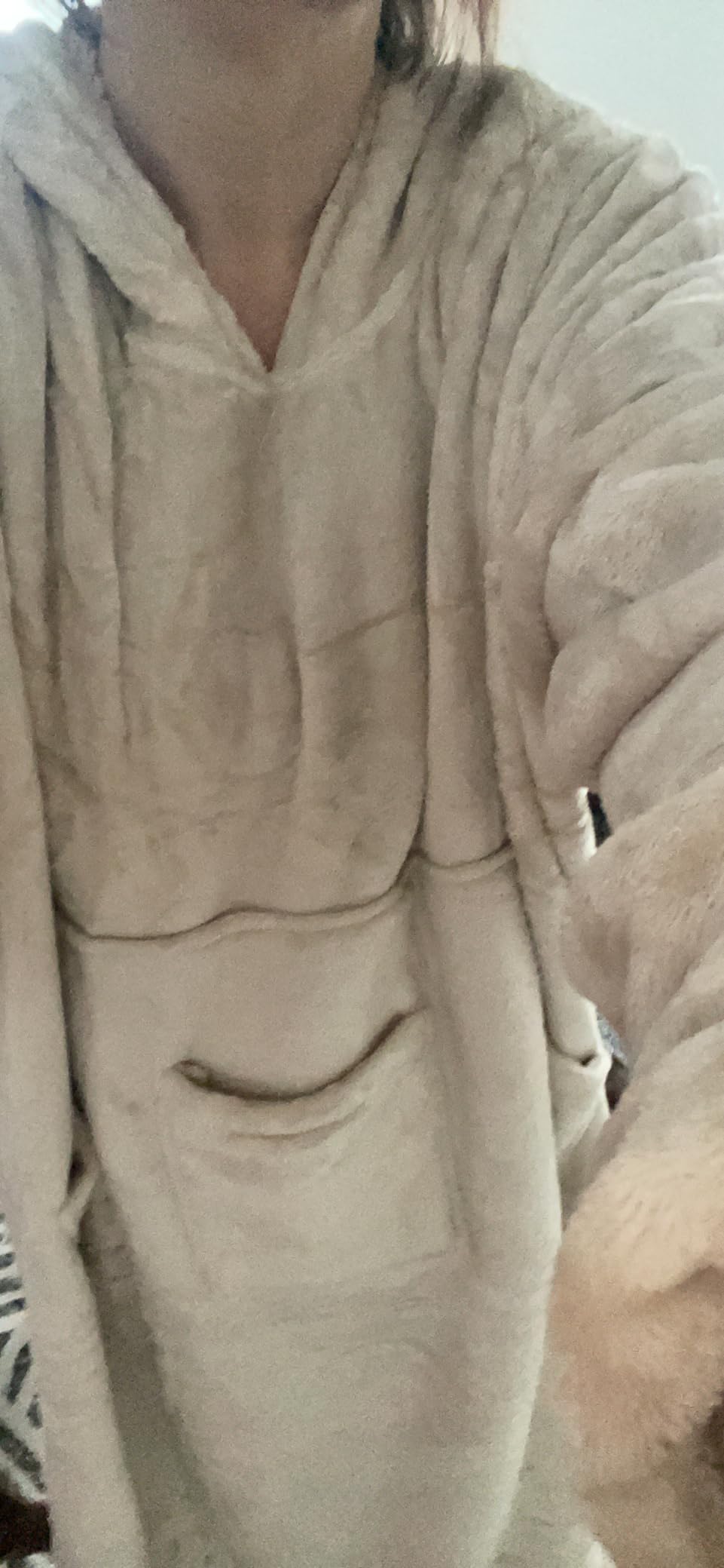 FUSSEDA Oversized Wearable Blanket Sweatshirt, Thick Warm Fleece Cozy Sherpa Hooded with Pockets and Sleeves Gift for Adult Customer Review FUSSEDA Oversized Wearable Blanket Sweatshirt, Thick Warm Fleece Cozy Sherpa Hooded with Pockets and Sleeves Gift for Adult - Customer Photo 3