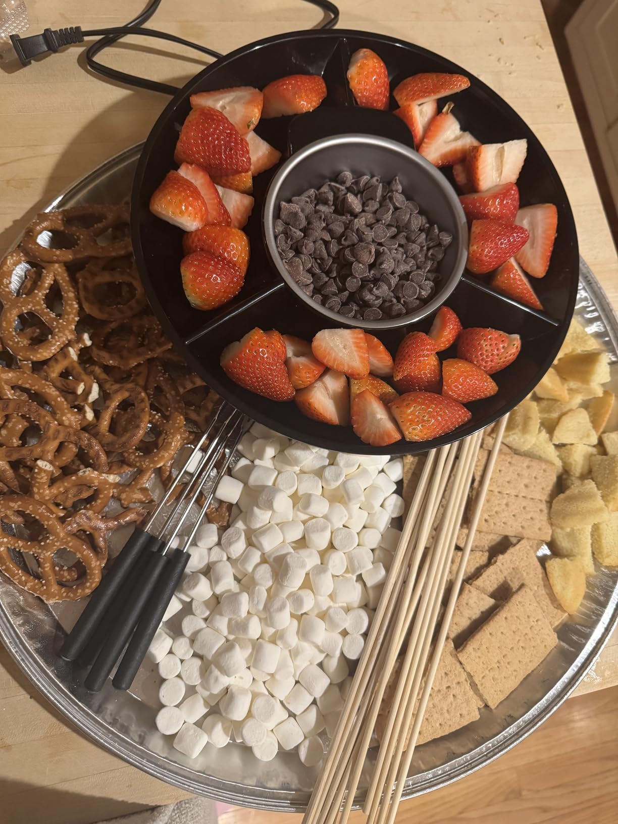 Kusini Electric Fondue Pot Set - Chocolate Fondue Kit - Temperature Control, Detachable Serving Trays, & 4 Roasting Forks - Gift Set & Date Night Idea. Serve at Movie Night or Game Night. - Customer Photo 1