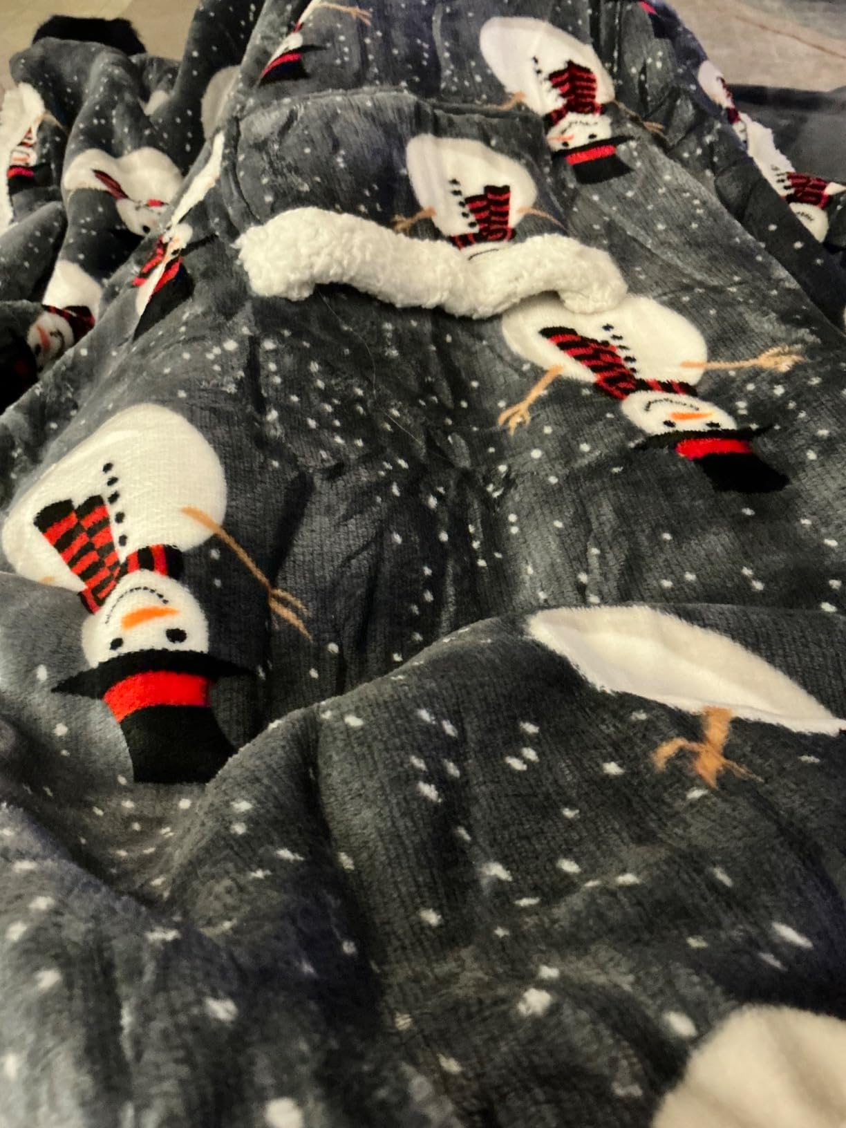 PAVILIA Fleece Blanket with Sleeves for Women Men Adults, Wearable Blanket Warm Soft Plush, Snuggle Pocket Sleeved TV Throw Wrap, Cozy White Elephant Gifts Ideas Mom Wife, Snowflake Blue Customer Review PAVILIA Fleece Blanket with Sleeves for Women Men Adults, Wearable Blanket Warm Soft Plush, Snuggle Pocket Sleeved TV Throw Wrap, Cozy White Elephant Gifts Ideas Mom Wife, Snowflake Blue - Customer Photo 1