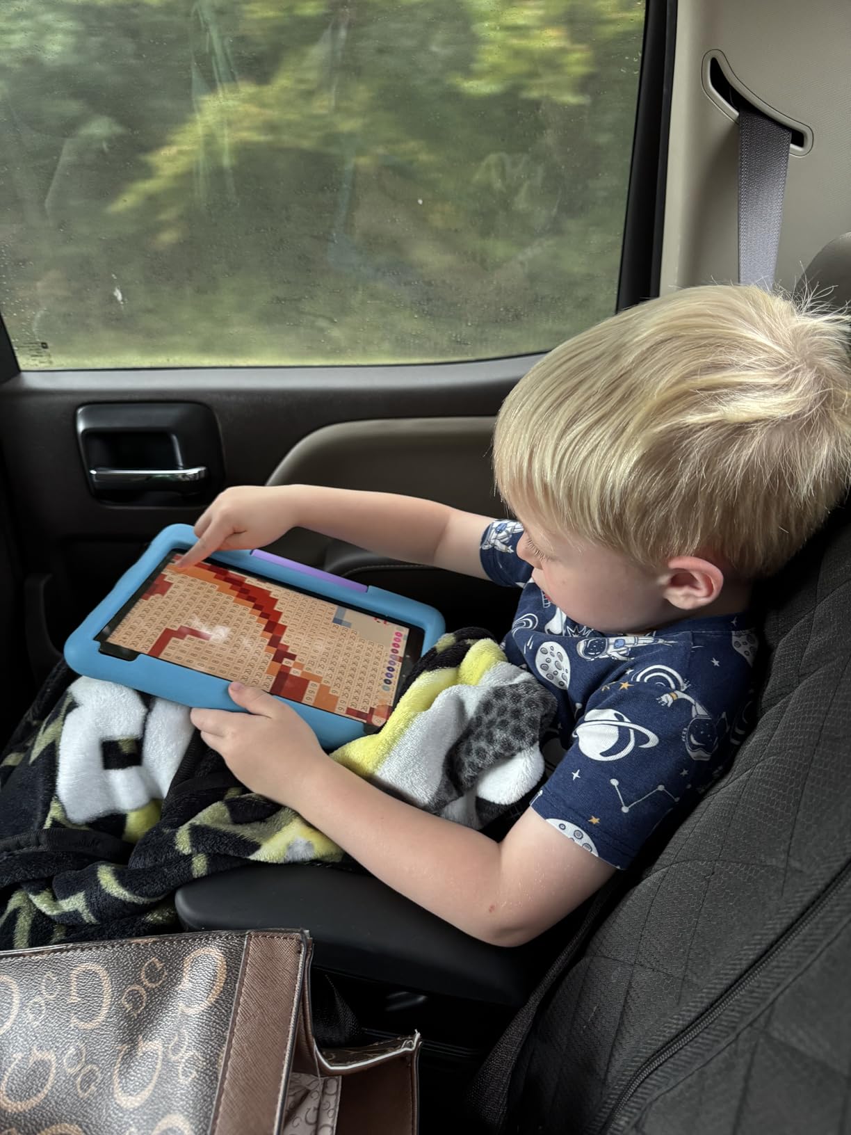 Amazon Fire HD 10 Kids tablet (newest model) ages 3-7 | Bright 10.1 Amazon Fire HD 10 Kids tablet (newest model) ages 3-7 | Bright 10.1