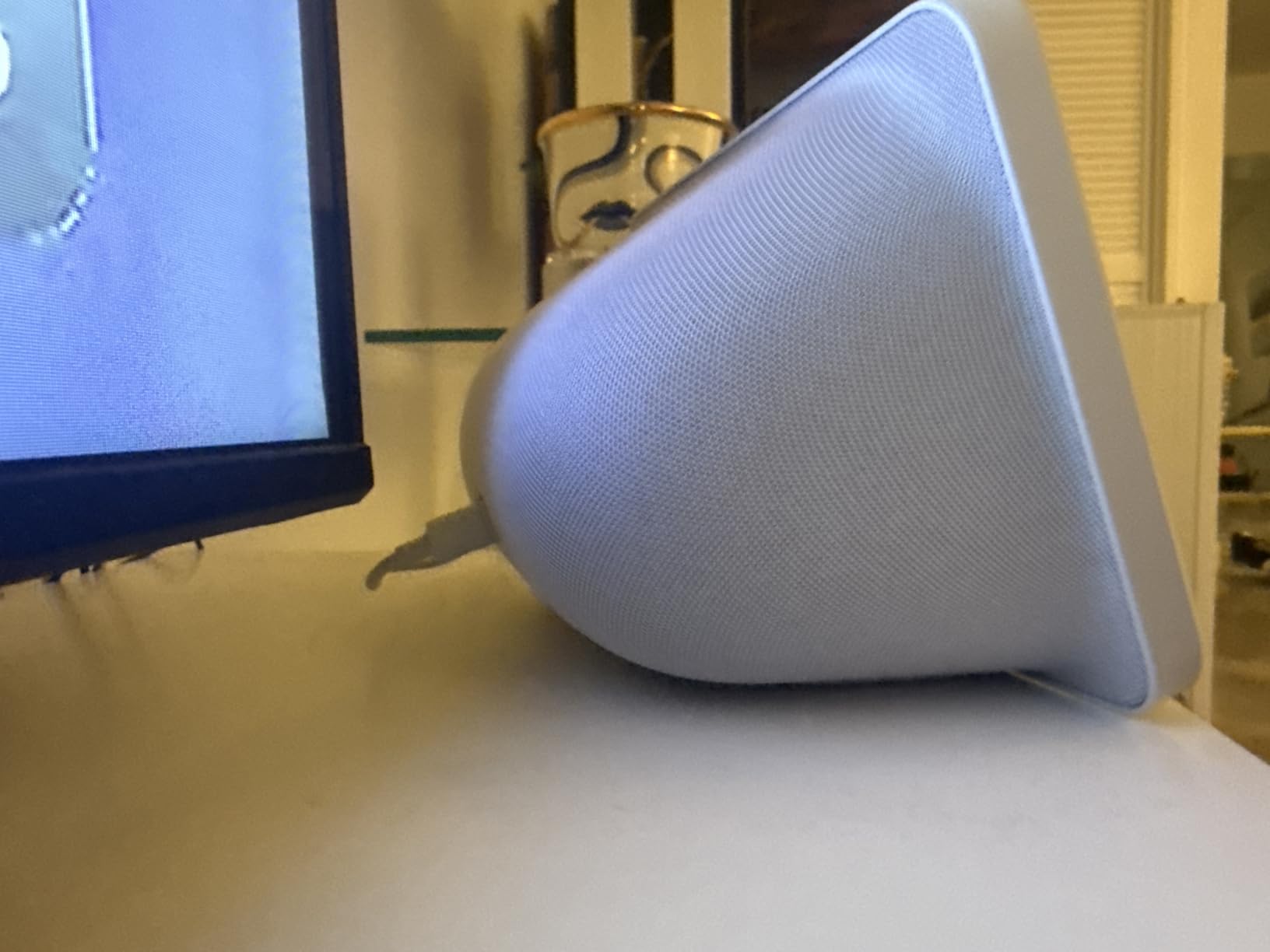 Amazon Echo Show 8, With Spatial Audio and Alexa+ Early Access, Smart Home Hub, ideal for open living spaces, Glacier White - Customer Photo 4