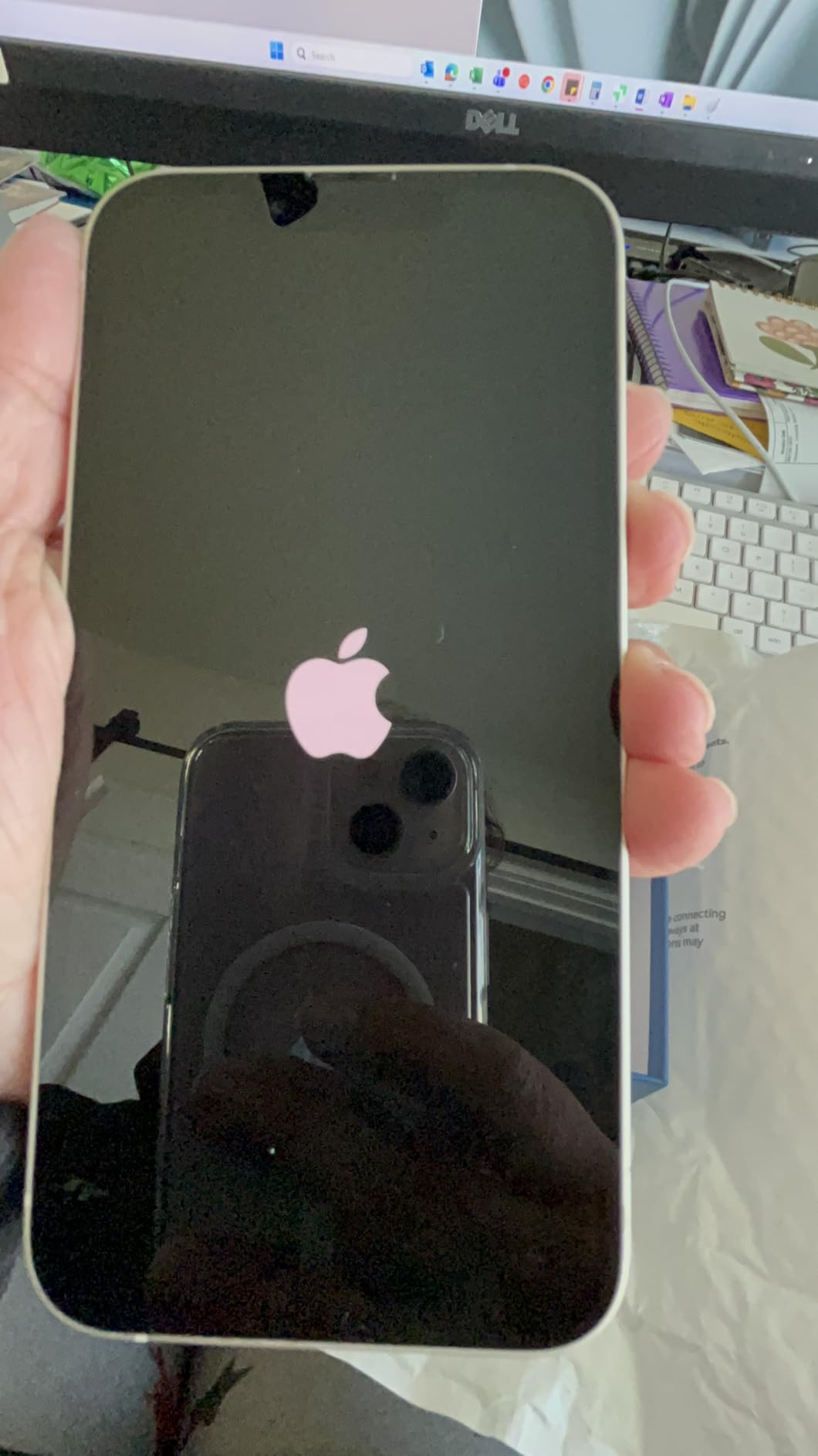 Apple iPhone 14 (Renewed), 128GB, Midnight - Unlocked - Customer Photo 5