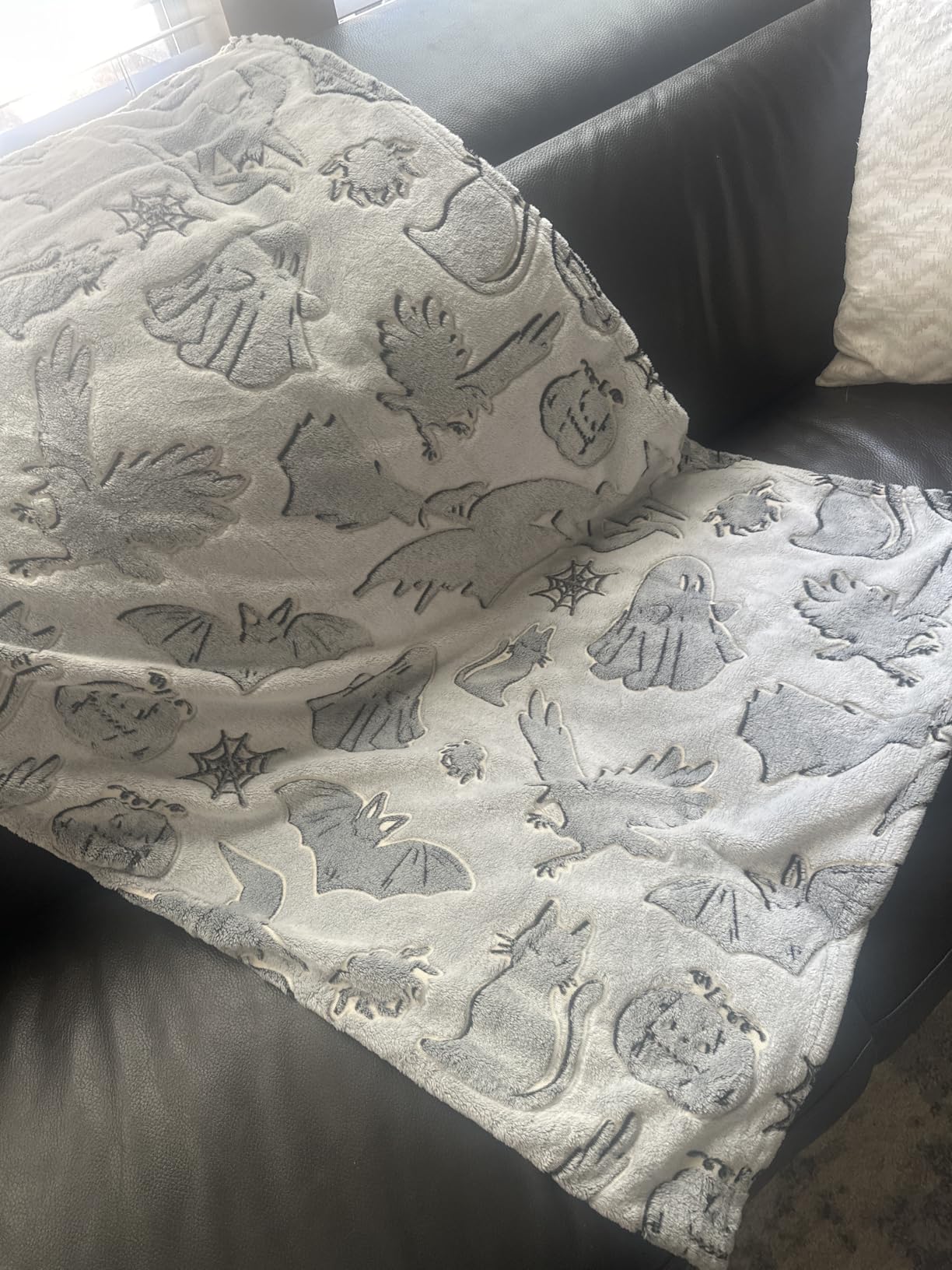 Glow in The Dark Blanket for Kids Unique Birthday Gifts for Girls Boys Teens Soft Cozy Warm Fuzzy Cute Throw Blanket All Seasons Gray Glowing Stars Blankets for Couch Sofa Bed 50