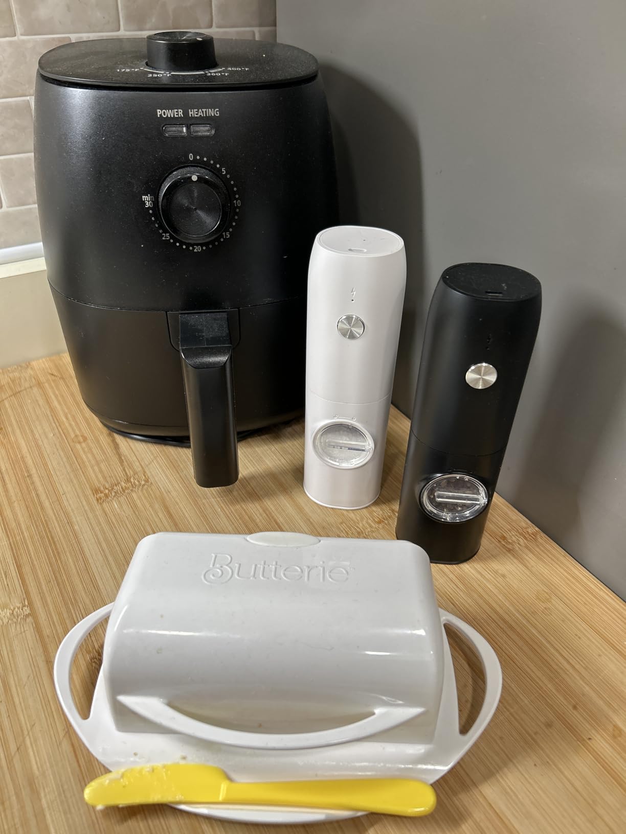 Electric Salt and Pepper Grinder Set-Rechargeable Automatic Pepper Mill Grinder with LED Christmas Gifts for Women, USB Adjustable Coarseness shakers, One-Hand Operation for Kitchen Appliances Customer Review Electric Salt and Pepper Grinder Set-Rechargeable Automatic Pepper Mill Grinder with LED Christmas Gifts for Women, USB Adjustable Coarseness shakers, One-Hand Operation for Kitchen Appliances - Customer Photo 2