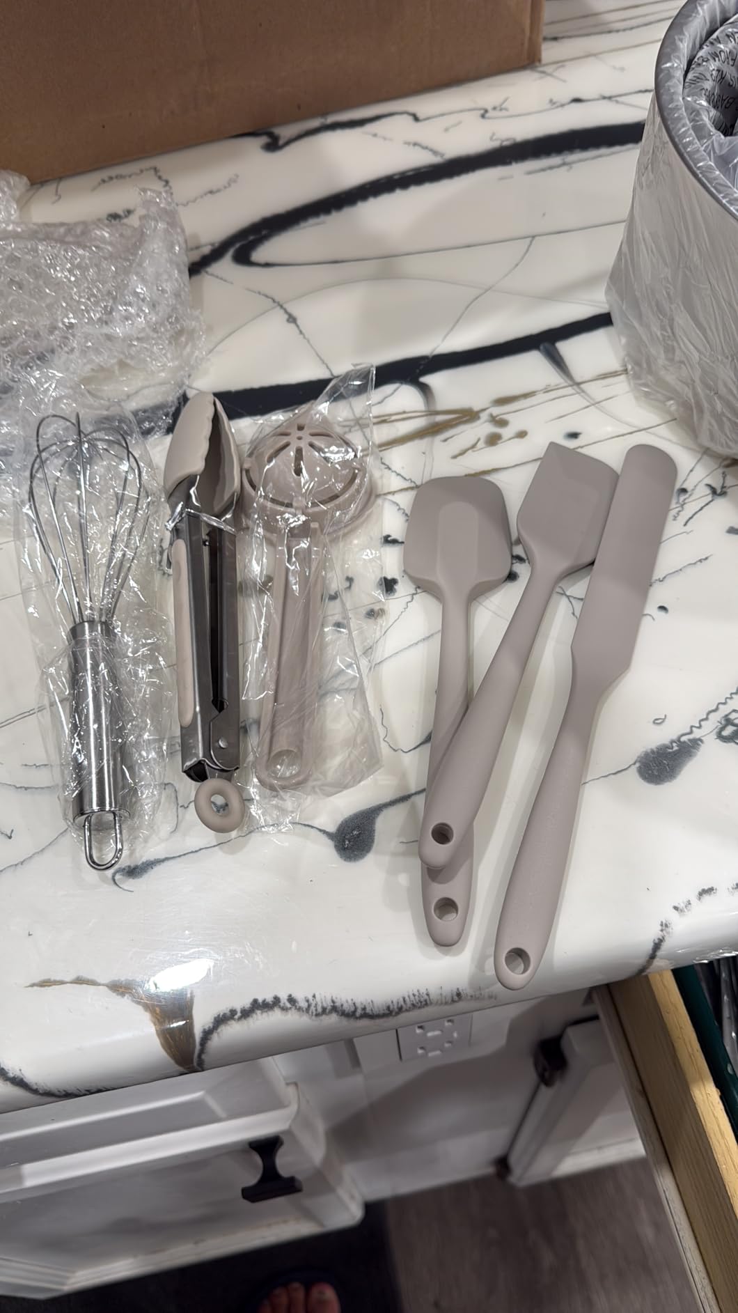 Mixing Bowls with Airtight Lids Set, 26PCS Stainless Steel Khaki Bowls with Grater Attachments, Non-Slip Bottoms & Kitchen Gadgets Set, Size 7, 4, 2.5, 2.0,1.5, 1QT, Great for Mixing & Serving - Customer Photo 2