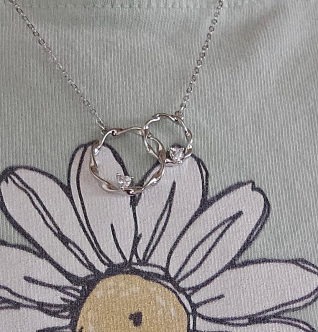 Sister Gifts, Sterling Silver Interlocking 2 Circles Necklace for Big & Little Sisters, Sister Birthday Gifts from Sisters Customer Review Sister Gifts, Sterling Silver Interlocking 2 Circles Necklace for Big & Little Sisters, Sister Birthday Gifts from Sisters - Customer Photo 2