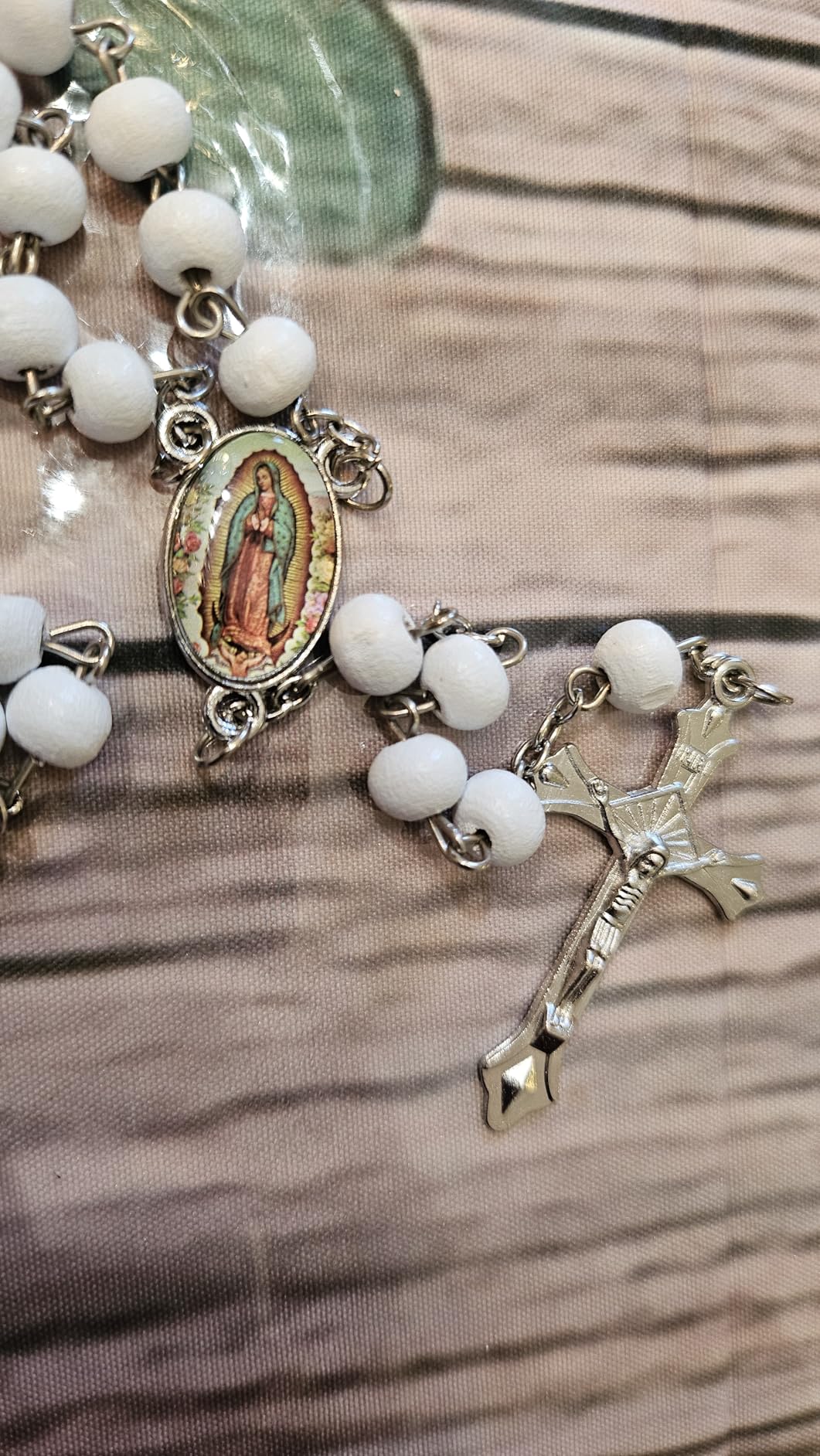 Brilucky 24 PCS White Rosary Beads Bulk For Baptism Favors,Lady Guadalupe Rosarios Catolicos First Communion Favors For Guests,Rosary Beads Necklace Gifts For Christian Quinceanera Party - Customer Photo 3