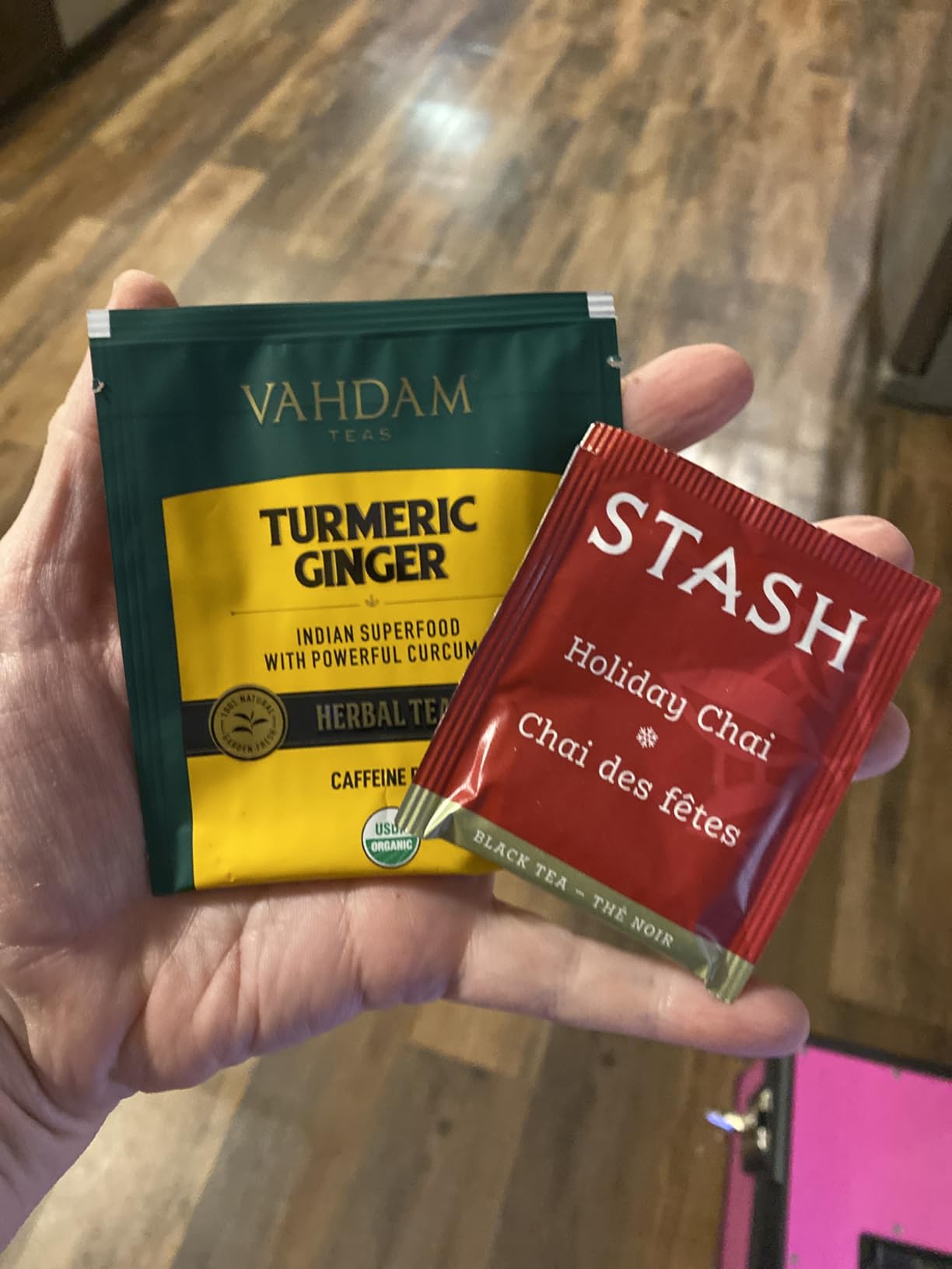 VAHDAM, Merry Christmas Tea Gift Set (9 Individually Wrapped Tea Bags) Limited Edition -Gluten Free, Non GMO | Christmas 2025 Gift Ideas | Christmas Gifts For Women 2025 & Christmas Gifts For Men 2025 - Customer Photo 2