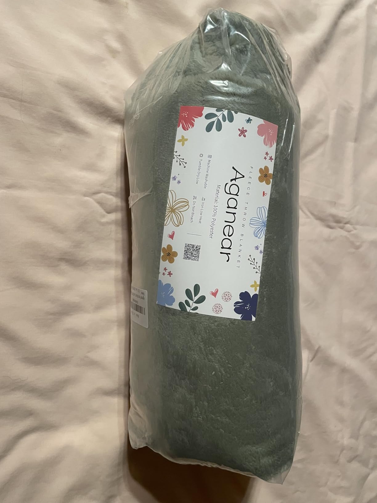 Aganear Fleece Throw Blanket - Cozy Soft Lightweight Fuzzy Throw Blanket for Women Portable Throw Blankets for Couch, Warm Present for Birthday, Christmas, Halloween, Housewarming(50