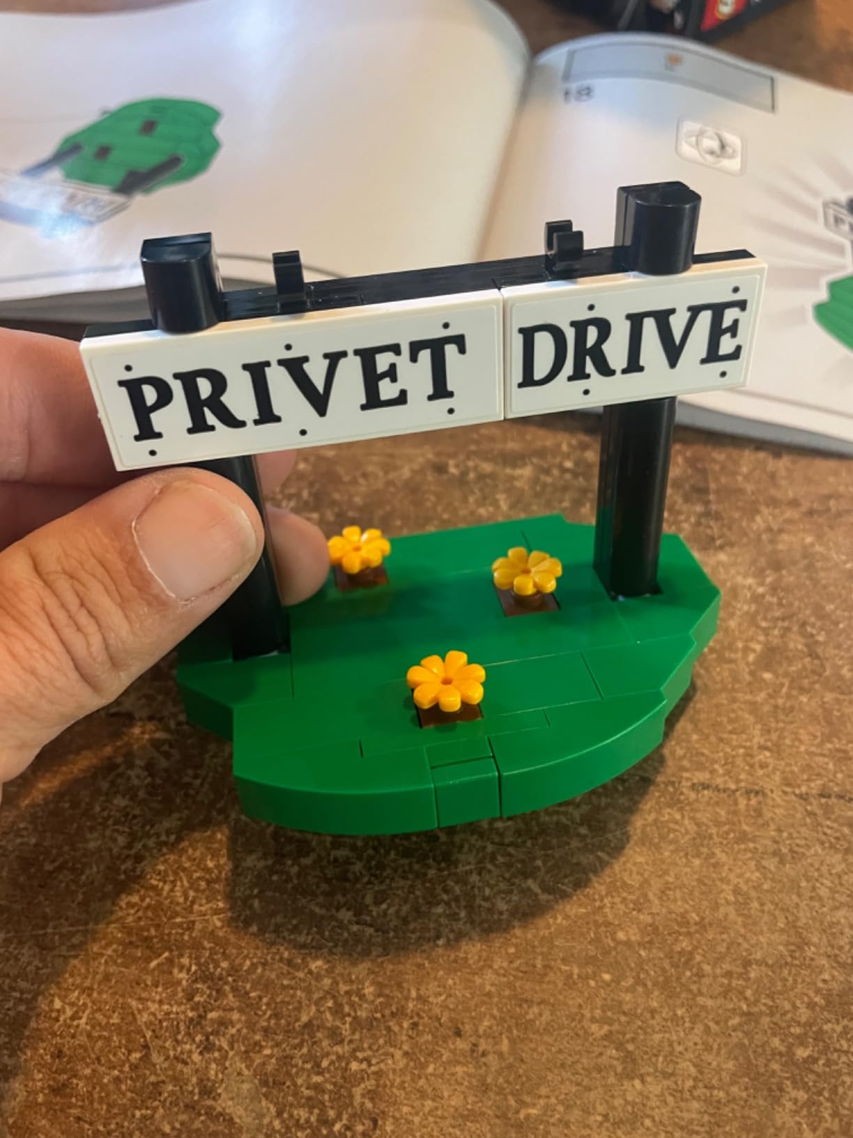 LEGO Harry Potter Hedwig at 4 Privet Drive, Buildable Fantasy Toy with a Harry Potter Owl Figure, Harry Potter Toy for Independent Play, Harry Potter Gift Idea for Girls, Boys and Kids Ages 7+, 76425 - Customer Photo 2