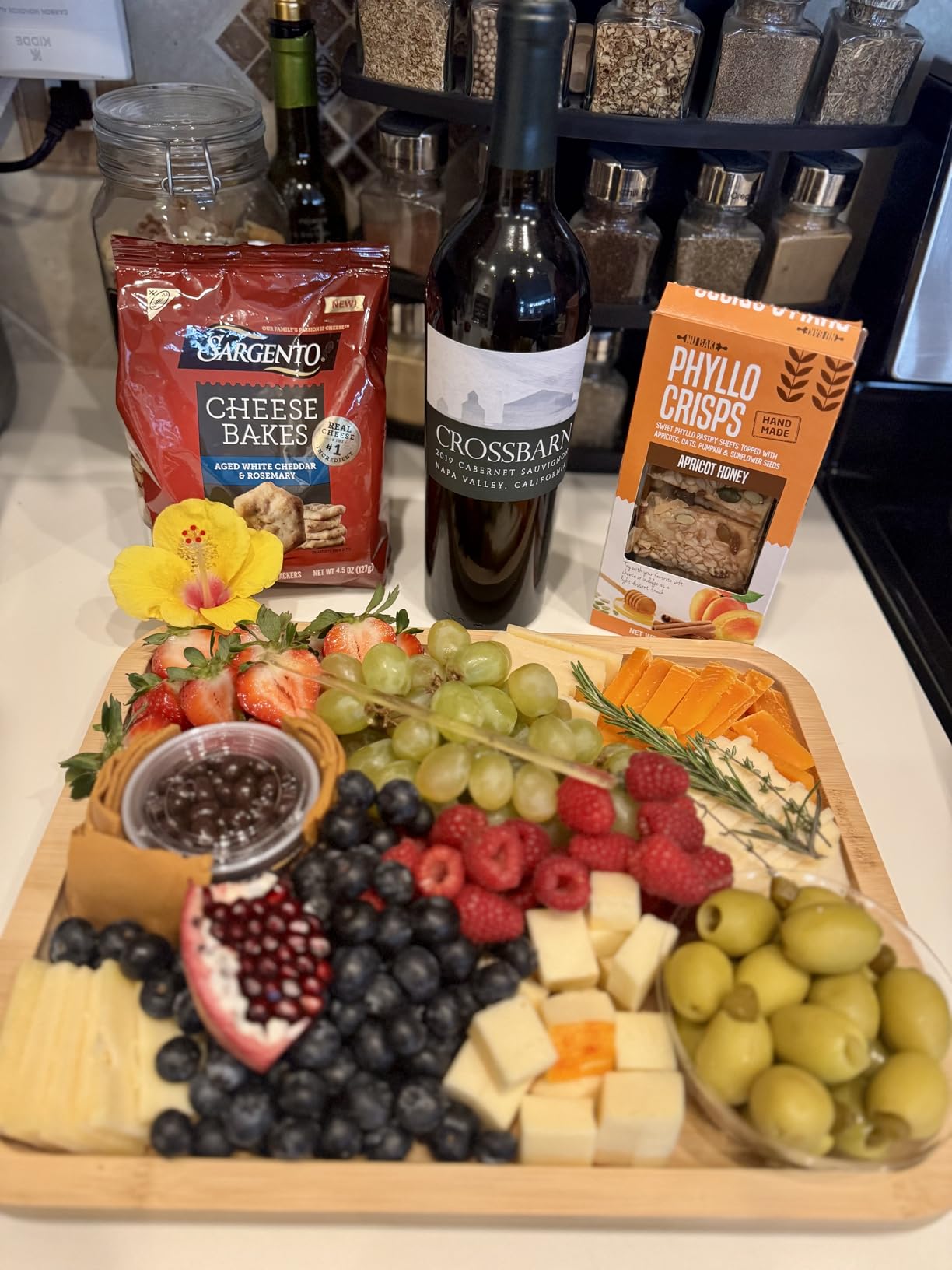 Farberware Build-A-Board Bamboo Cutting Board with Built-In Compartments & Clear Locking Lid, Black Handles – Charcuterie, Snack Tray, Food Prep and Serving Platter - Customer Photo 2