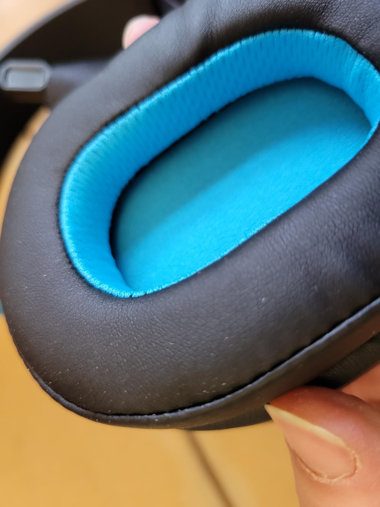 JLab Nightfall Gaming Headset with Near-Field Directional Flip-to-Mute Rotating Boom Mic, 50mm Drivers and Sound Isolating Inner Shelf, Wired 3.5mm for PC, PS5, PS4, Xbox Series X/S, Xbox one, Switch Customer Review JLab Nightfall Gaming Headset with Near-Field Directional Flip-to-Mute Rotating Boom Mic, 50mm Drivers and Sound Isolating Inner Shelf, Wired 3.5mm for PC, PS5, PS4, Xbox Series X/S, Xbox one, Switch - Customer Photo 2