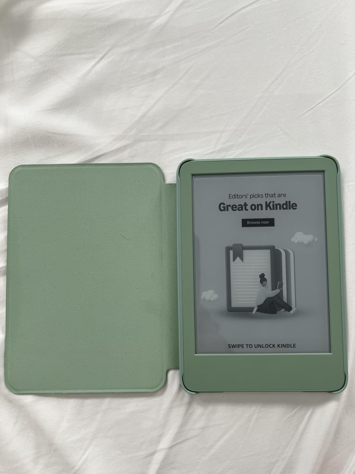 Kindle 16 GB (newest model) - Lightest and most compact Kindle, now with faster page turns, and higher contrast ratio, for an enhanced reading experience - Black - Customer Photo 2