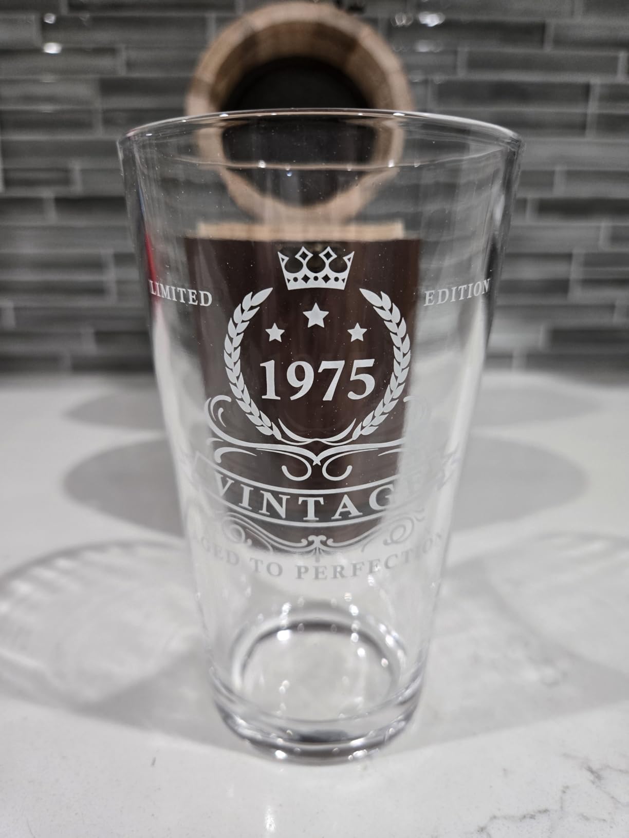 LIGHTEN LIFE 40th Birthday Gifts for Men 16oz,1985 Beer Glass in Barrel Box,40th Birthday Beer Glass,40th Birthday Gift Ideas,1985 Pint Glass for 40 Years Old Dad,Husband,40th Beer Glass Customer Review LIGHTEN LIFE 40th Birthday Gifts for Men 16oz,1985 Beer Glass in Barrel Box,40th Birthday Beer Glass,40th Birthday Gift Ideas,1985 Pint Glass for 40 Years Old Dad,Husband,40th Beer Glass - Customer Photo 1