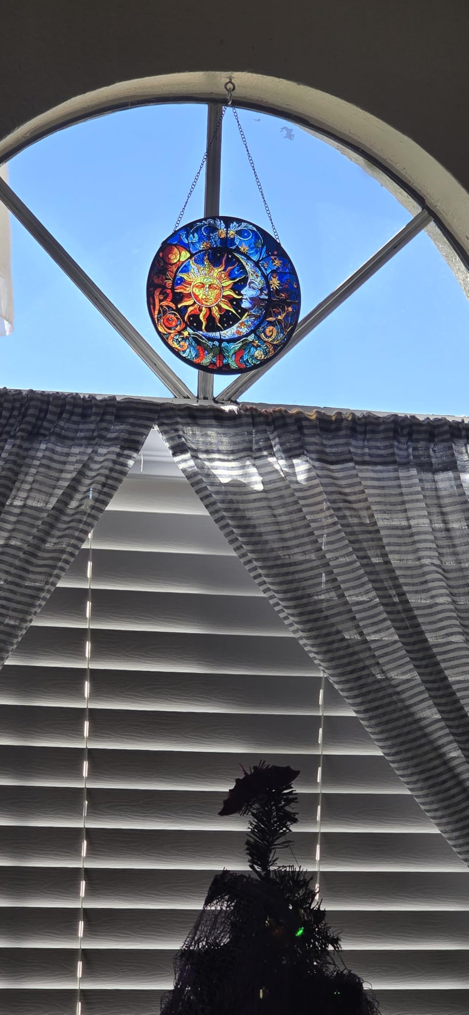 Sunflower Hanging Stained Glass for Windows,20cm/7.87inch Hand-Painted Sun Catcher Garden Hangings Christmas Mother's Day, Valentine's Day Ornaments Festival Gift - Customer Photo 1