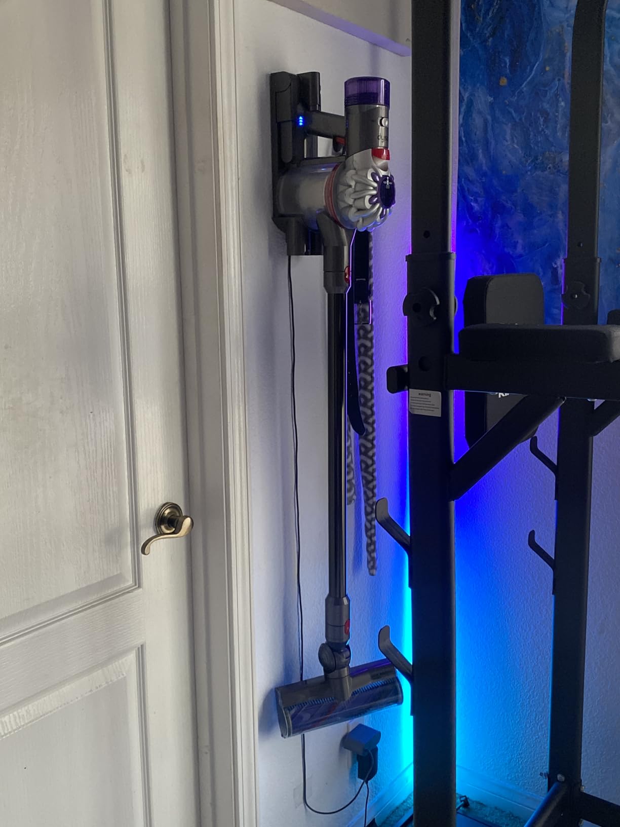 Dyson V8 Plus Cordless Vacuum, Cleans Hard Floors and Carpets, Detangles, Converts to Handheld, 115AW, 2 Power Modes, Up to 40 Minutes¹ - Customer Photo 2