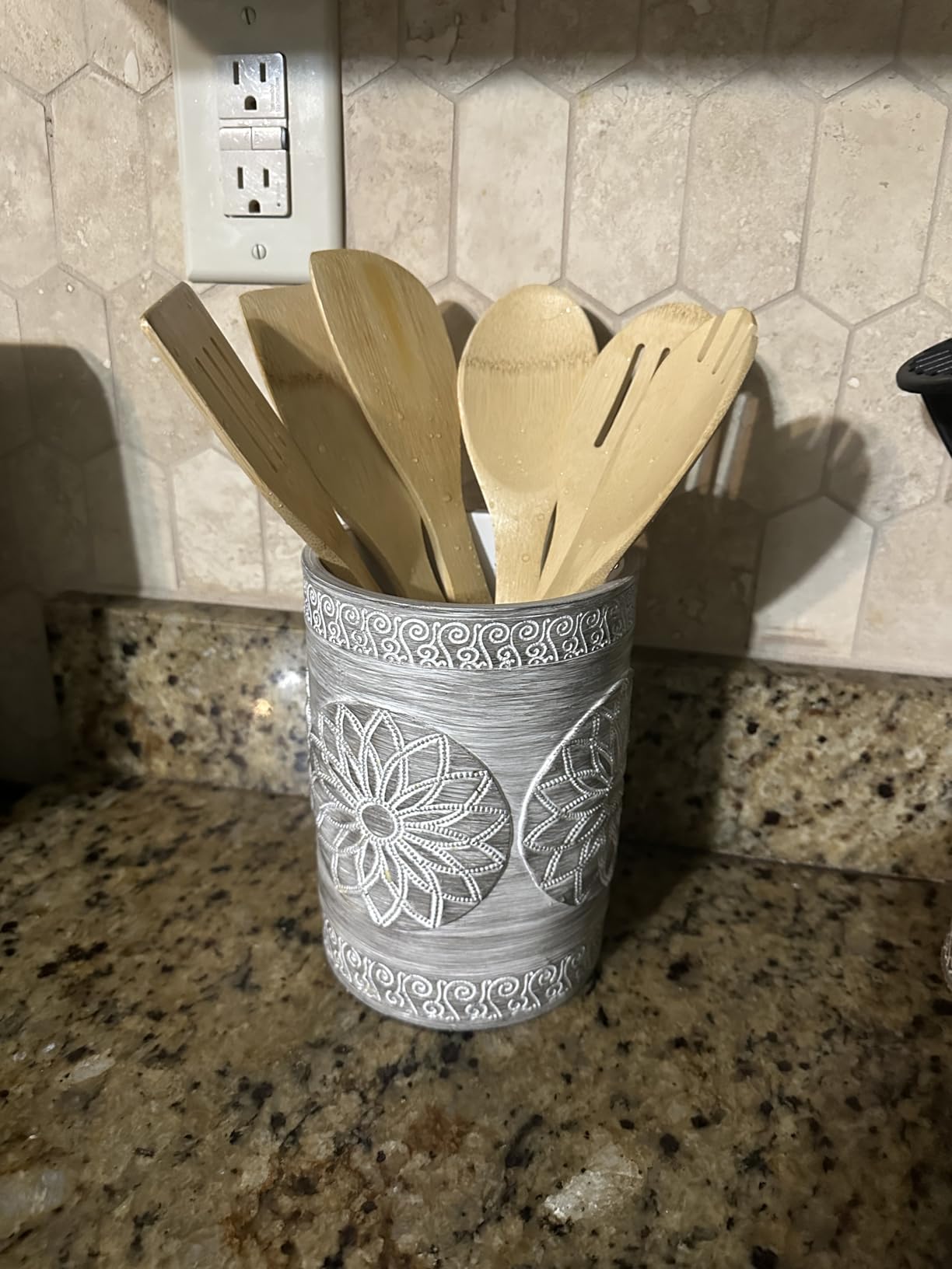 Kitchen gifts for Mom Wooden Spoons for Cooking 6-Piece Wooden Utensil Set with Spatulas & Spoons, Heat-Resistant, Eco-Friendly Kitchen Utensils for Non-Stick Cookware - Customer Photo 1