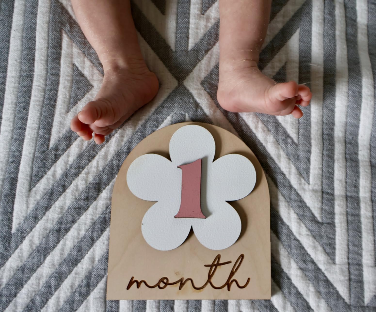Baby Monthly Milestone Cards Monthly Milestone Discs Newborn Photography Props Baby Announcement Sign Baby Girl Wooden Boho Flower Milestone Card 1-2 Months Interchangeable Milestone - Customer Photo 3