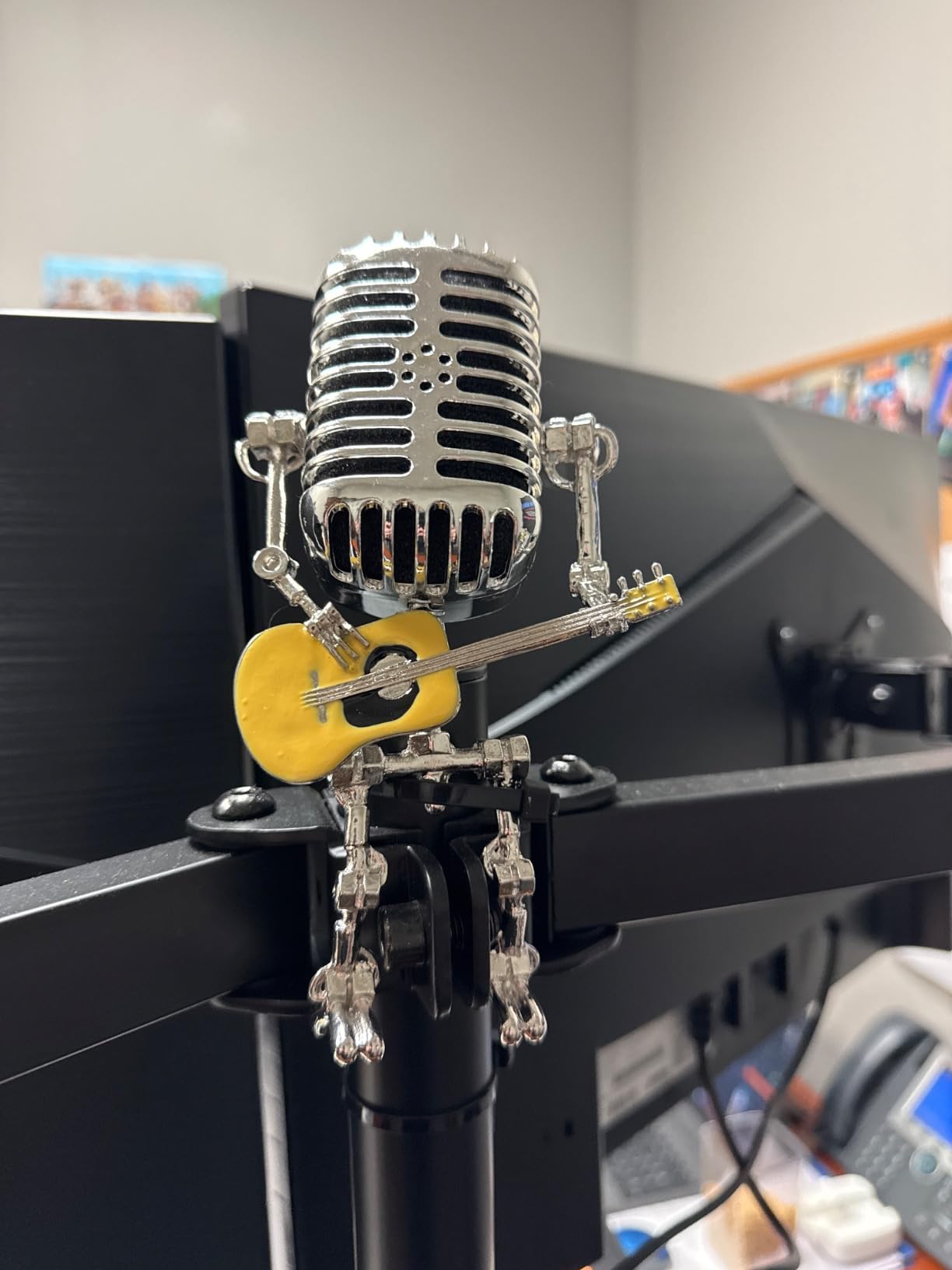 Vintage Microphone Guitar Lamp, Cool Guitar Gifts for Music Lovers and Player, USB Plug in Powered, Retro Decorations for Home, Bar, Office Customer Review Vintage Microphone Guitar Lamp, Cool Guitar Gifts for Music Lovers and Player, USB Plug in Powered, Retro Decorations for Home, Bar, Office - Customer Photo 2