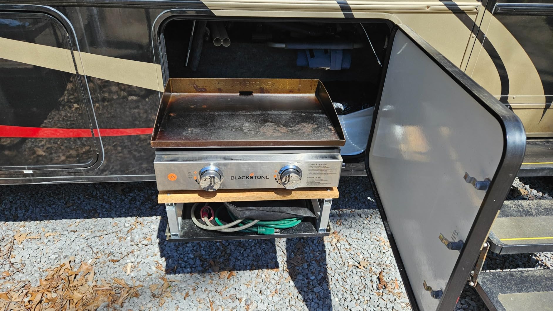 Modern Innovations 25-Piece Griddle Cleaning Kit, 20 Scouring Pads, 3 Grill Bricks, 1 Indoor Grill Scraper, 1 Handle, Pumice Stone Brick, Blackstone & Weber Compatible BBQ Flat Top Cleaner Accessories - Customer Photo 2