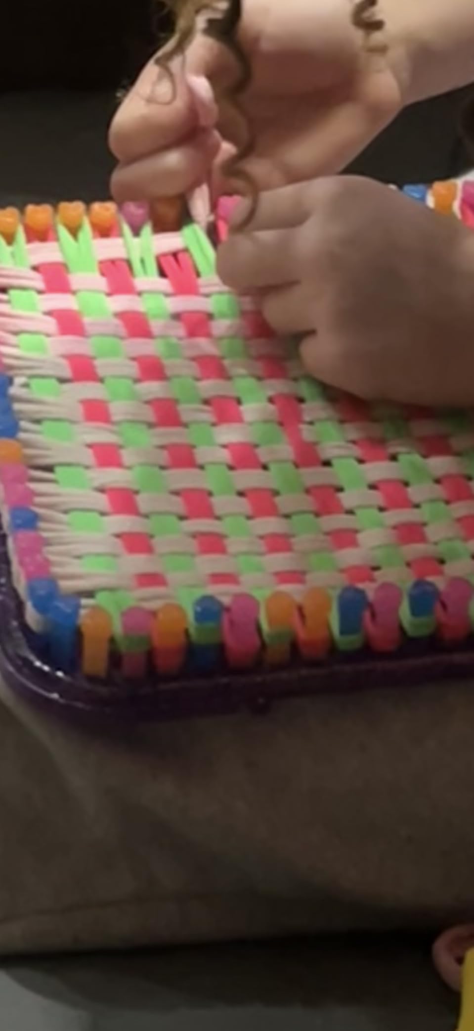 IQKidz Weaving Loom Kit Toys, DIY Arts and Crafts for Kids and Adults, Ideal Gifts for Girls Ages 5 6 7 8-12 13, Easy Potholder Loom Knitting Activity for Beginners, 224 Craft Loops Customer Review IQKidz Weaving Loom Kit Toys, DIY Arts and Crafts for Kids and Adults, Ideal Gifts for Girls Ages 5 6 7 8-12 13, Easy Potholder Loom Knitting Activity for Beginners, 224 Craft Loops - Customer Photo 1