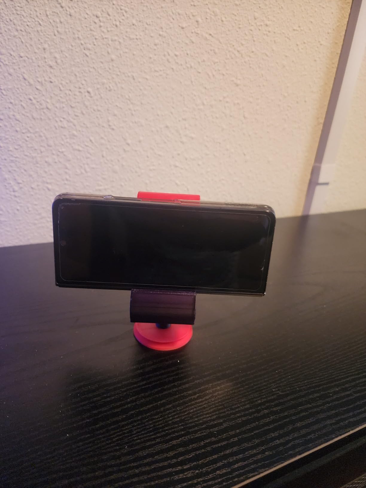 VELENTI Gamer Chair Phone Stand - Phone Holder for Smartphones, Kindles Up to 19 cm Tall - Fun Gaming Accessories for Gamers - Useful Gamer Gadgets - Lovely Birthday Gift for Gamers Customer Review VELENTI Gamer Chair Phone Stand - Phone Holder for Smartphones, Kindles Up to 19 cm Tall - Fun Gaming Accessories for Gamers - Useful Gamer Gadgets - Lovely Birthday Gift for Gamers - Customer Photo 2