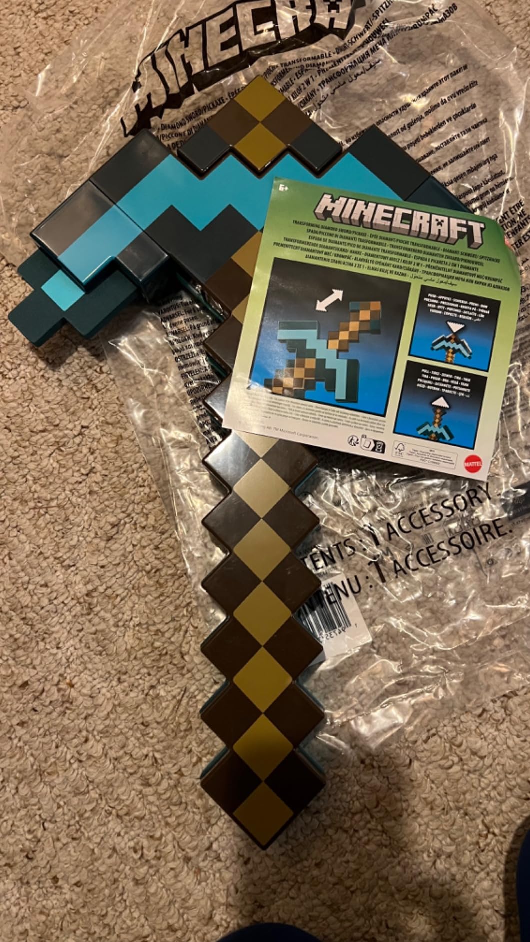 Mattel Minecraft Transforming Diamond Sword & Pick-Axe Kid-Sized 2-in-1 Toy Accessory for Role-Play & Costumes (Amazon Exclusive) - Customer Photo 3