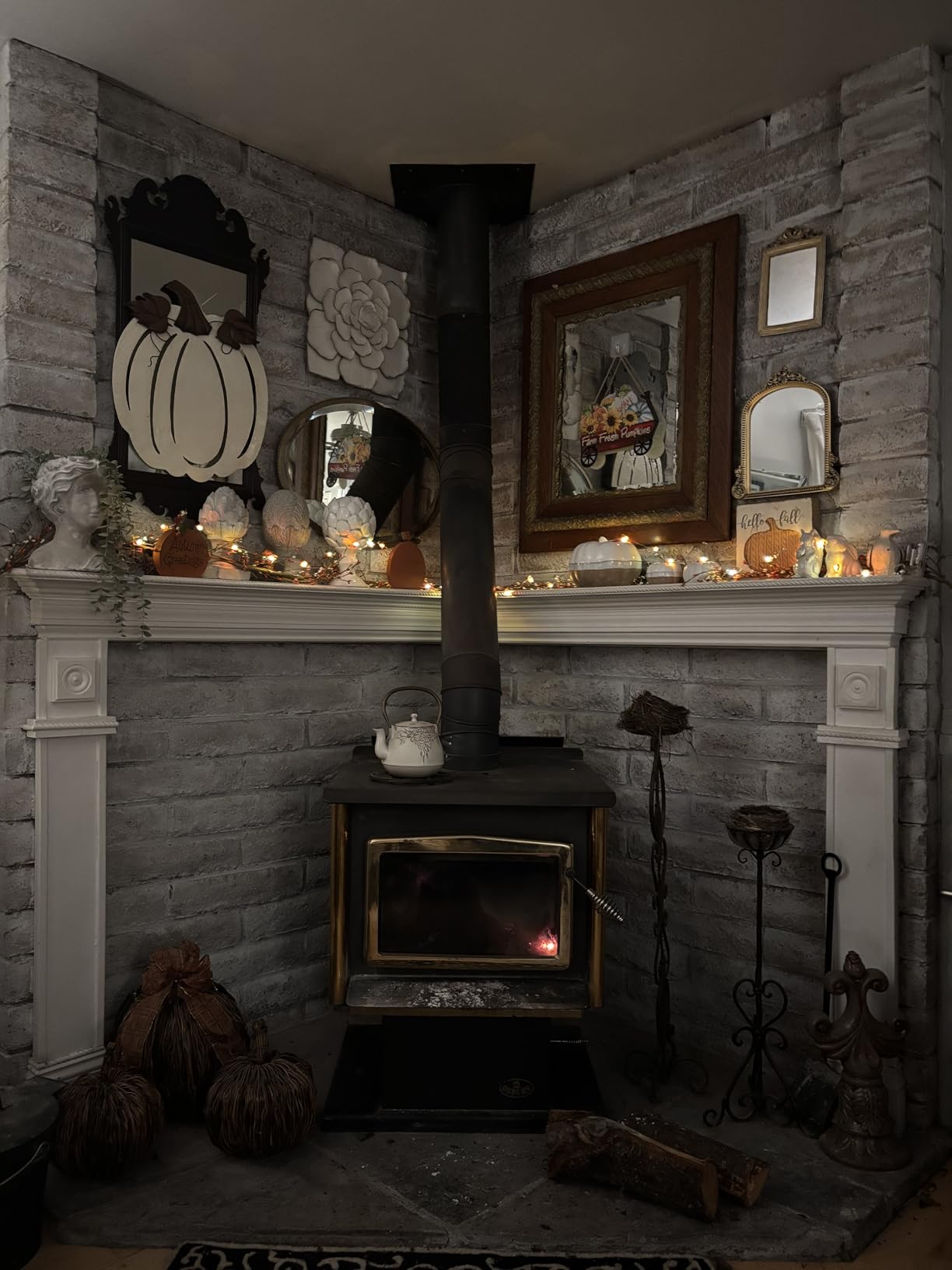 Bee Decor String Lights 10Ft 30 Led Battery Operated Bee Bumble Whimsical Decor Bee Decorations Honey Bee Gifts for DIY, Home, Classroom, Birthday, Kids Room, Garden, Wedding, Party - Customer Photo 1