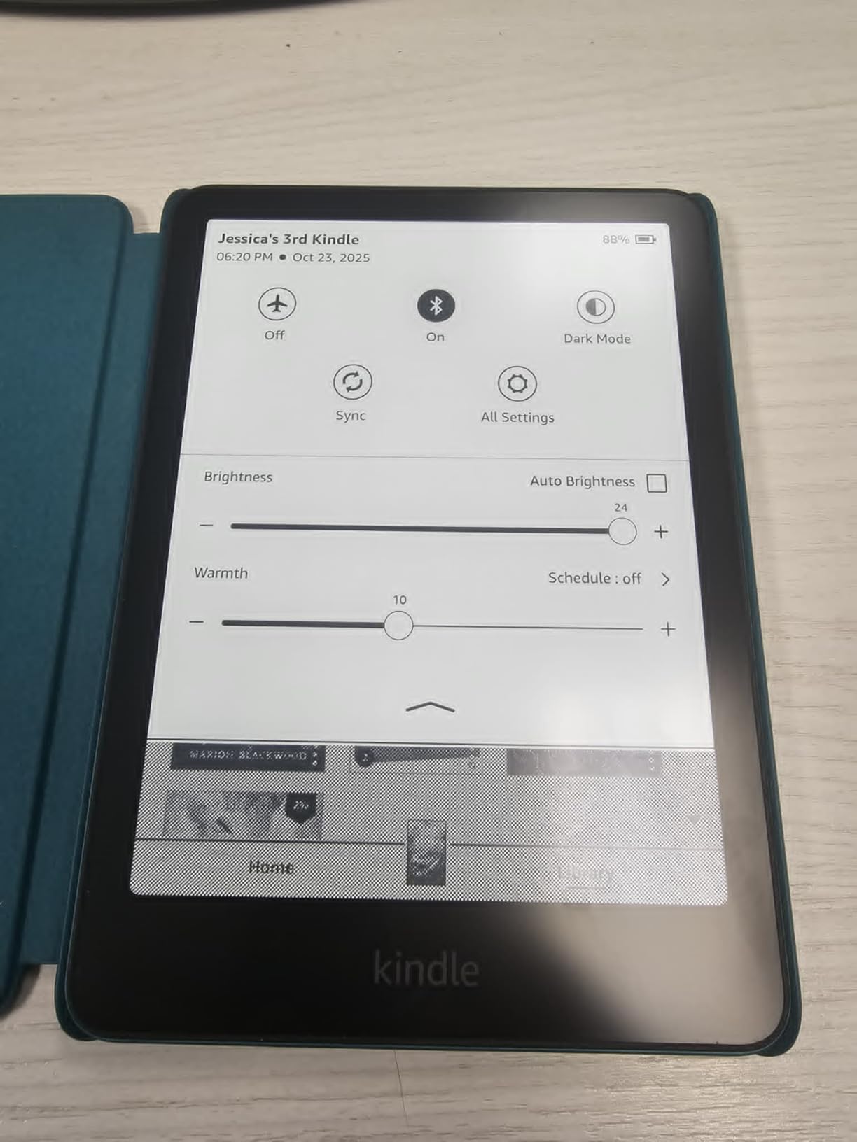 Kindle Paperwhite Signature Edition Essentials Bundle including All-new Kindle Paperwhite Signature Edition (32GB) - Jade, Plant-Based Leather Cover - Jade, and Wireless Charging Dock - Customer Photo 1