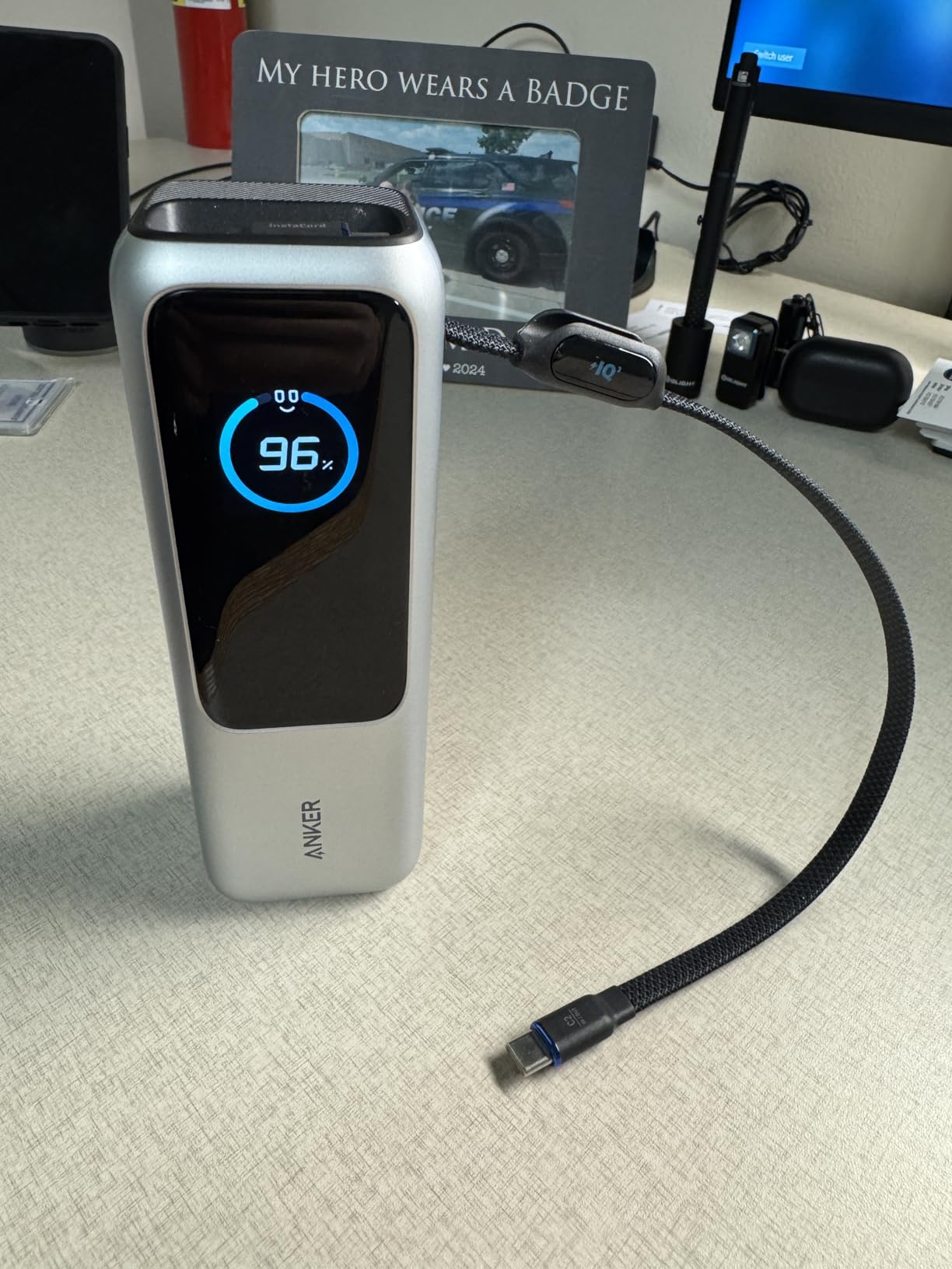 Anker Laptop Power Bank, 25,000mAh Portable Charger with Triple 100W USB-C Ports, Built-in Retractable Cables, Flight-Approved for Travel, iPhone 16/15 Series, MacBook, Samsung, and More - Customer Photo 4