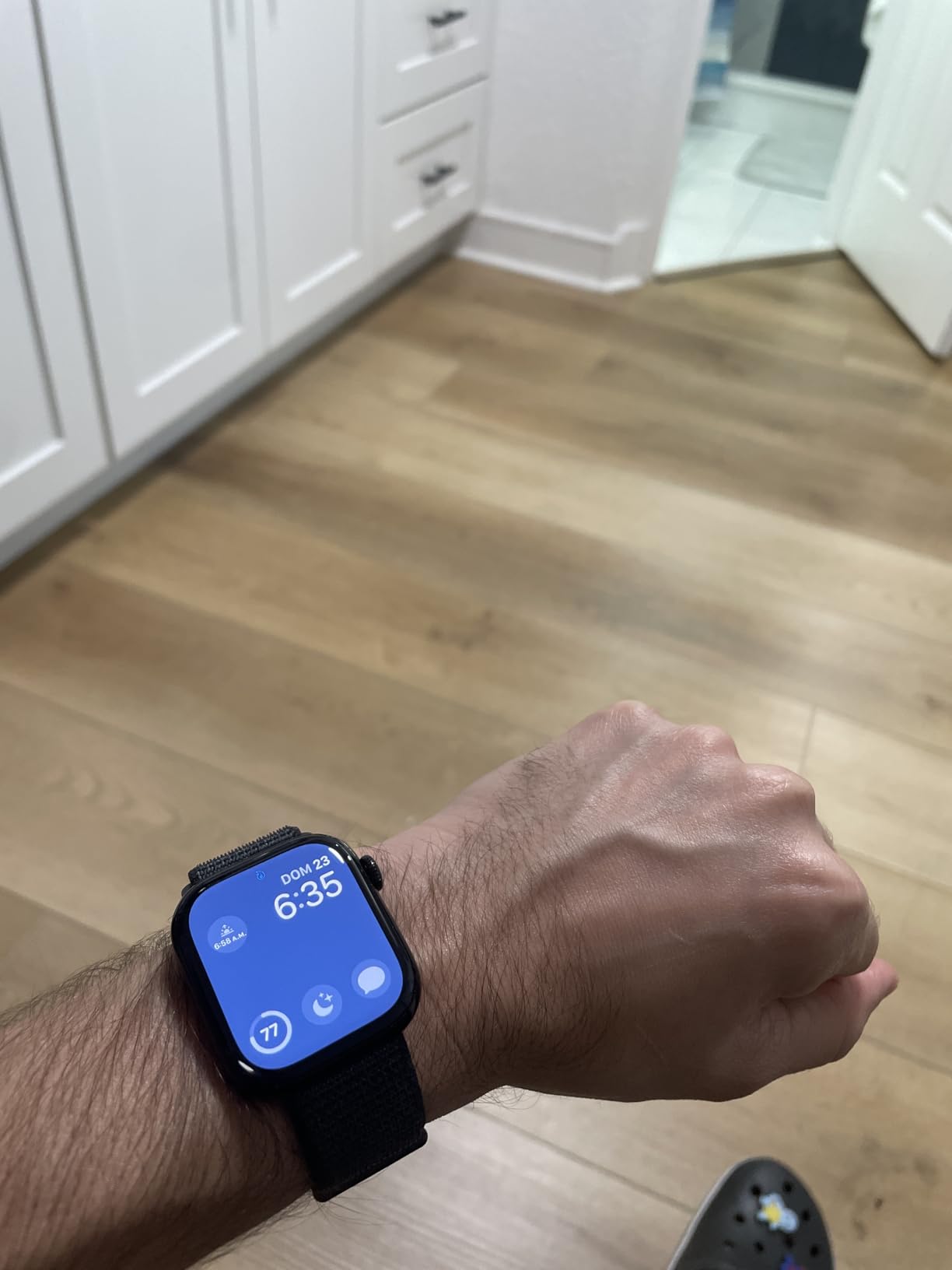 Apple Watch Series 10 [GPS 46mm case] Smartwatch with Jet Black Aluminum Case with Black Sport Band - M/L. Fitness Tracker, ECG App, Always-On Retina Display, Water Resistant - Customer Photo 1