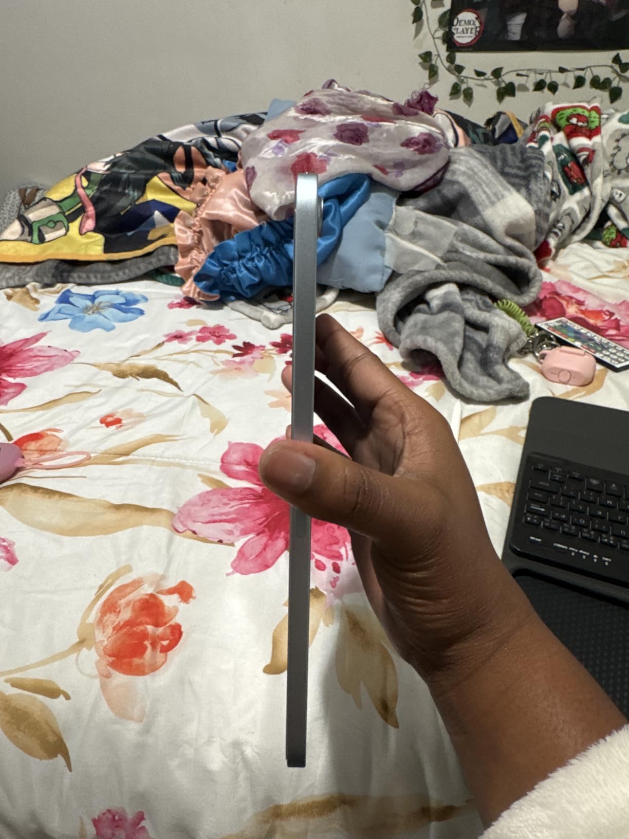 Apple iPad mini (A17 Pro): Apple Intelligence, 8.3-inch Liquid Retina Display, 128GB, Wi-Fi 6E, 12MP Front/12MP Back Camera, Touch ID, All-Day Battery Life — Space Gray - Customer Photo 3