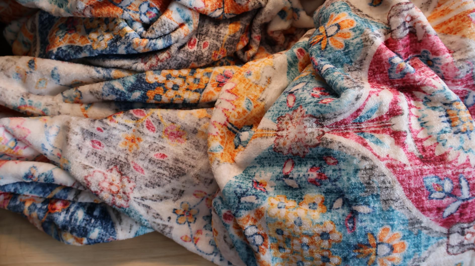 Lahome Floral Beige Throw Blanket 50