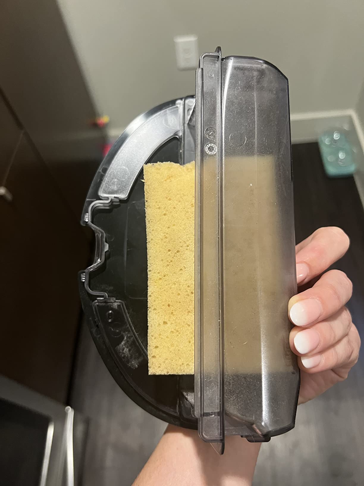 roborock Q7 M5 Robot Vacuum and Mop Combo, 10,000Pa HyperForce Suction, Robotic Vacuum Cleaner, Dual Anti-Tangle System, APP-Controlled Mopping, LiDAR Navigation, for Pet Hair and Carpet, Black - Customer Photo 3