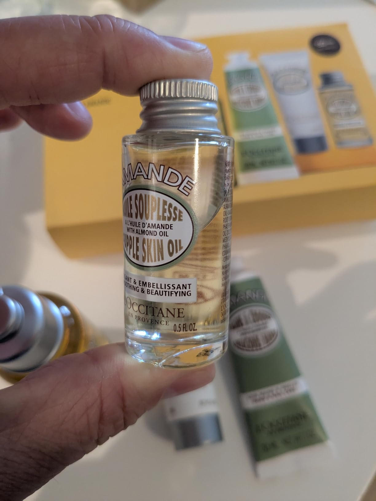 L'OCCITANE Almond Favorites Set: Cleansing Shower & Supple Skin Oils, Hand Cream & Moisturizer, Travel Size Skincare Essentials, Bath & Body Gift Set - Customer Photo 1
