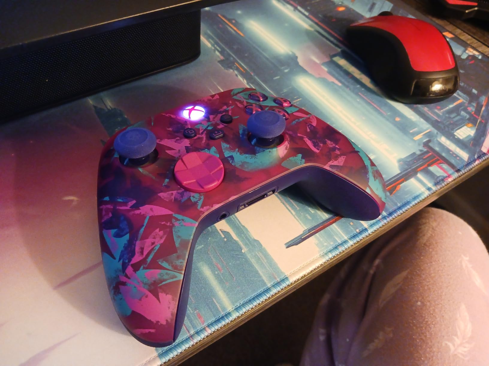 Xbox Wireless Gaming Controller (2025) – Carbon Black – Play on Xbox, Windows, Android, iOS, FireTV Sticks, Smart TVs, VR Headsets - Customer Photo 2