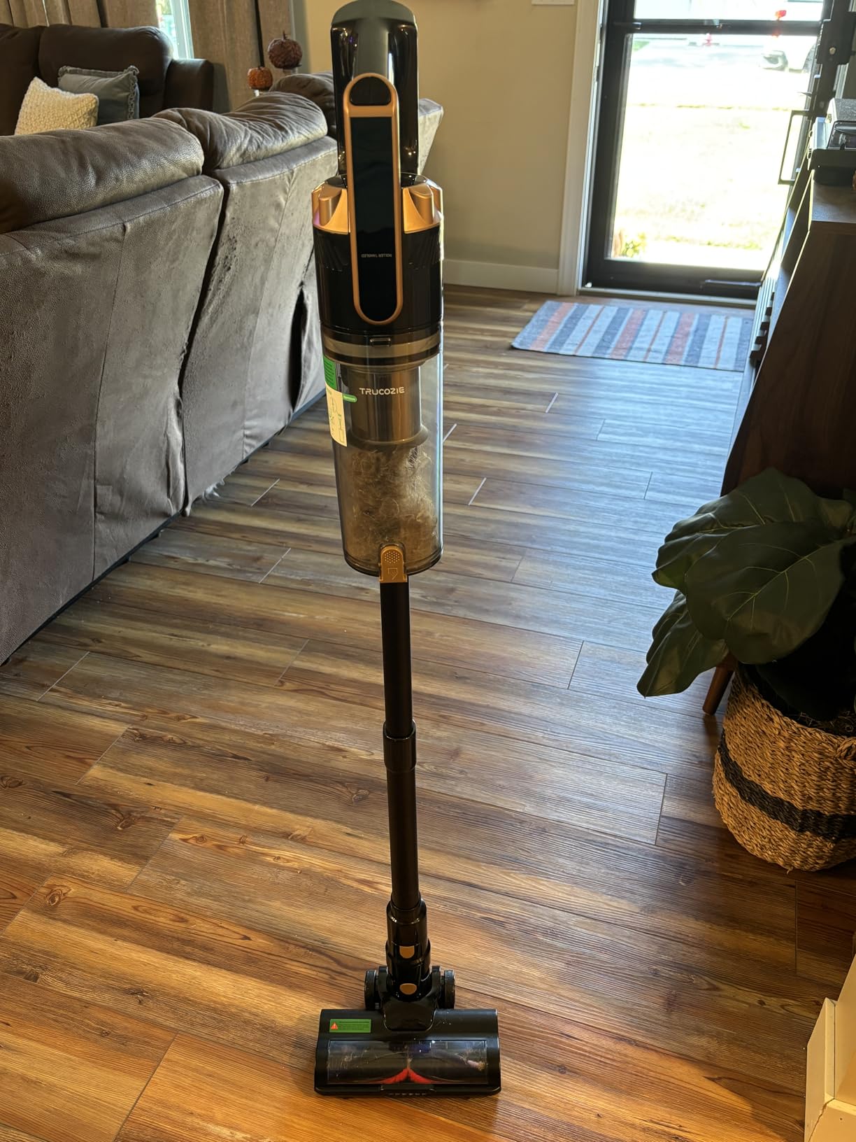 Trucozie Cordless Vacuum Cleaner, Self-Standing Lightweight Stick Vacuum with 50 mins Runtime, Powerful Suction, Anti-Tangle Wireless Vacuum for Home, Hardwood Floor, Carpet, Pet Hair, Black - Customer Photo 3