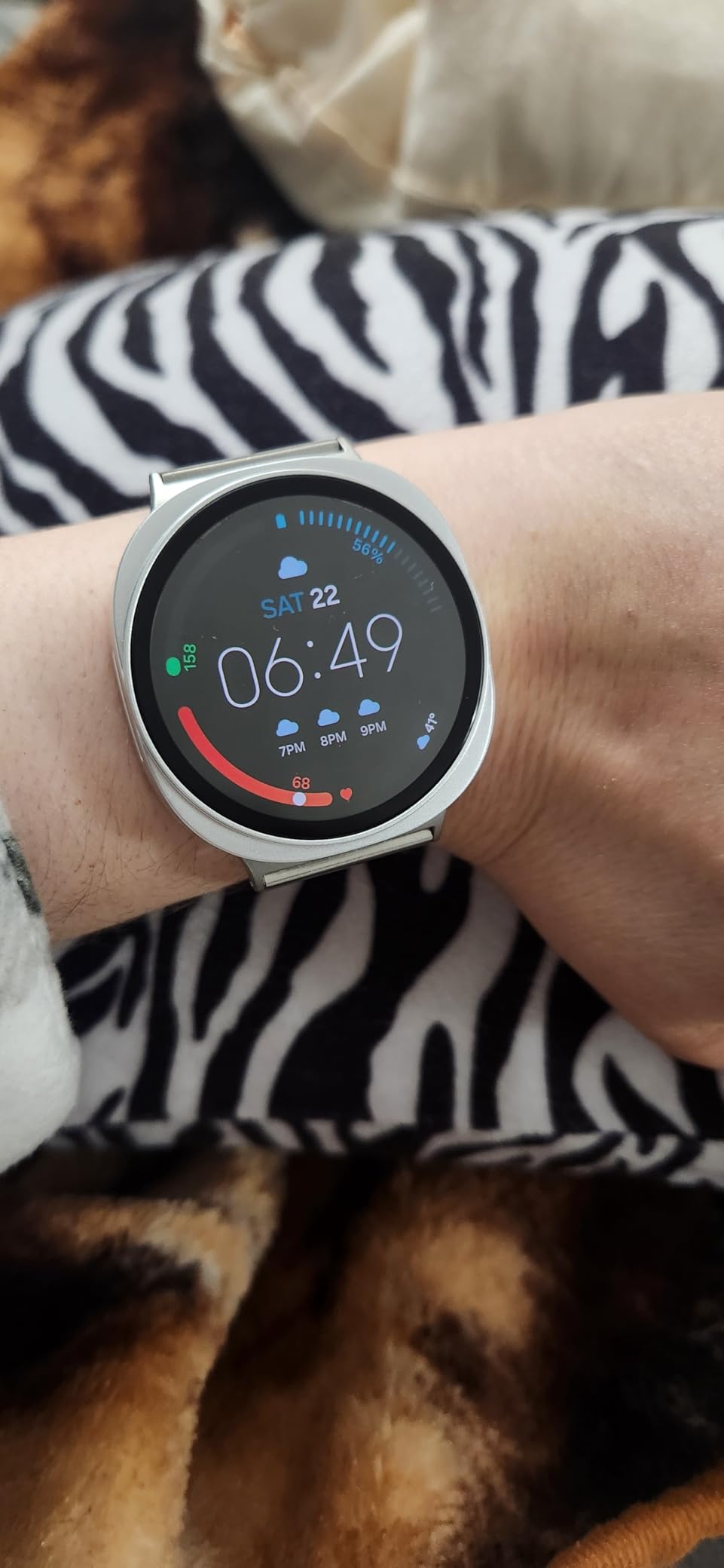 Samsung Galaxy Watch 8 (2025) 40mm Bluetooth Smartwatch, Cushion Design, Fitness Tracker, Sleep Coaching, Running Coach, Energy Score, Heart Rate Tracking, Graphite [US Version, 2 Yr Warranty] - Customer Photo 1