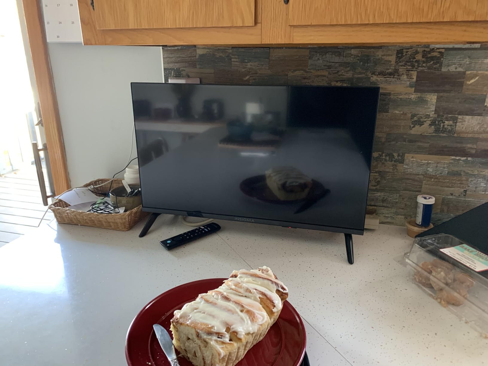 INSIGNIA 24 INSIGNIA 24