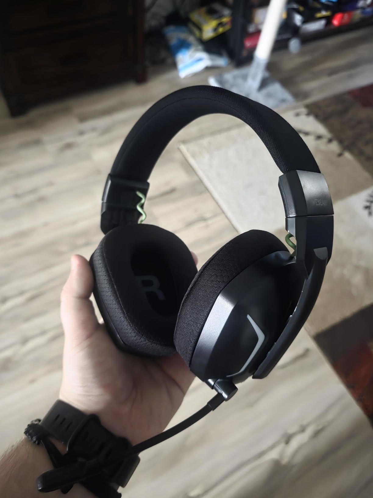 WESEARY Wireless Gaming Headset for PS5, PS4, PC, Laptop, Mac & Switch, Dual Low-Latency 2.4GHz USB/Type-C, Bluetooth Gaming Headphones with ENC Mic for Gamecube, 3D Stereo,Colorful Light, 50H Power Customer Review WESEARY Wireless Gaming Headset for PS5, PS4, PC, Laptop, Mac & Switch, Dual Low-Latency 2.4GHz USB/Type-C, Bluetooth Gaming Headphones with ENC Mic for Gamecube, 3D Stereo,Colorful Light, 50H Power - Customer Photo 1