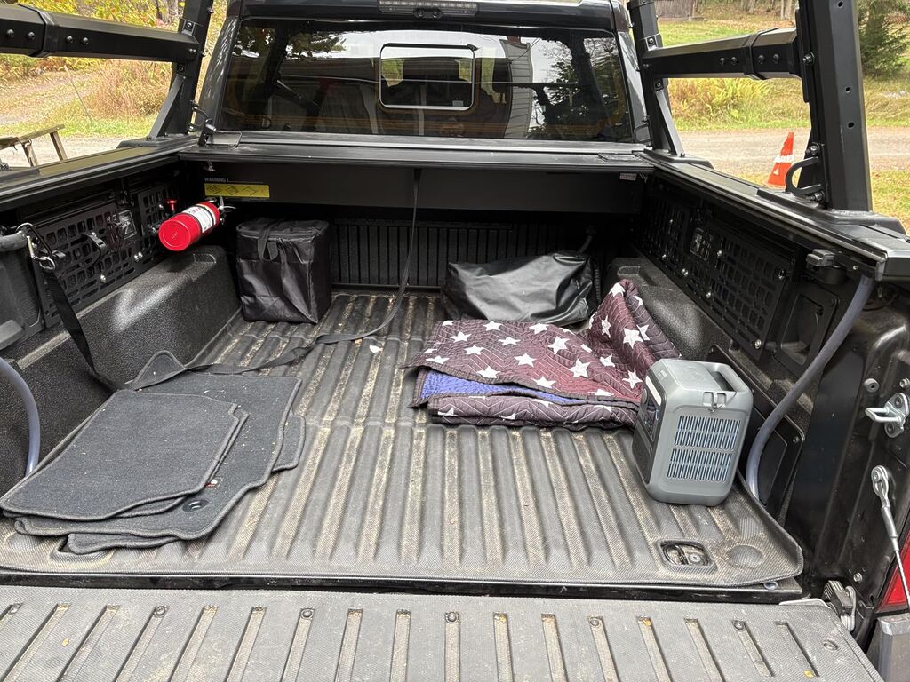 Anker Portable Power Station SOLIX C300, 288Wh LiFePO4 Backup Battery, 300W Solar Generator, 140W Two-Way Fast Charging, for Camping, Hunting, Travel, Blackout & Emergencies (Solar Panel Optional) customer photo 2