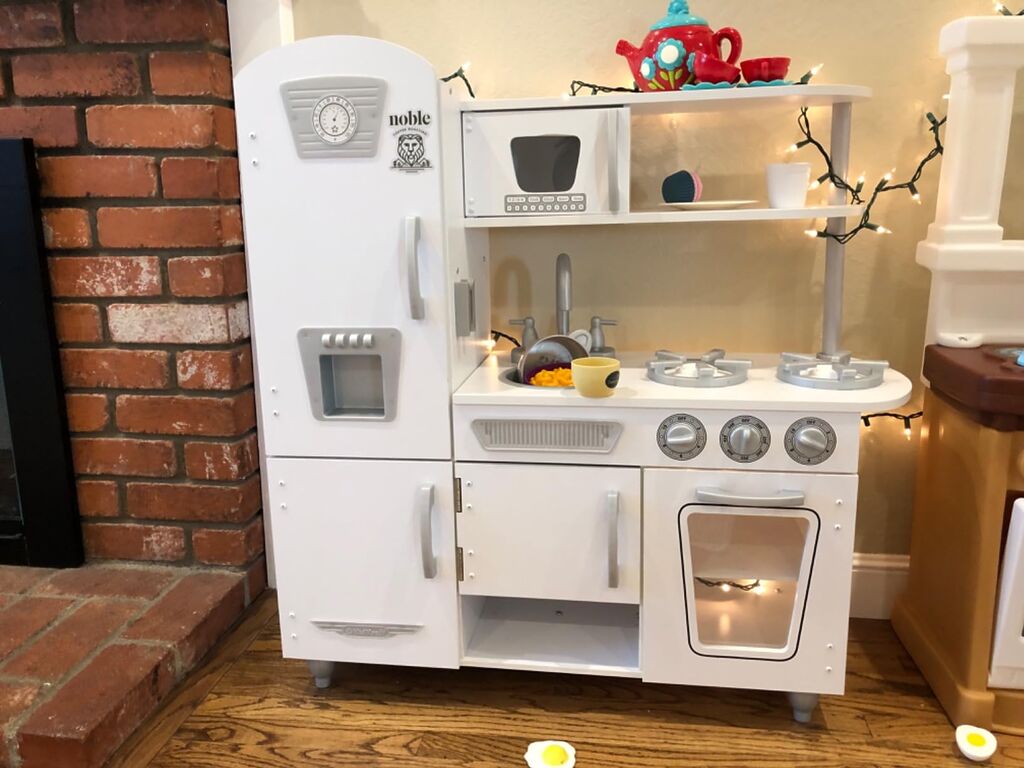 KidKraft Vintage Wooden Play Kitchen with Pretend Ice Maker and Play Phone, White customer photo 2