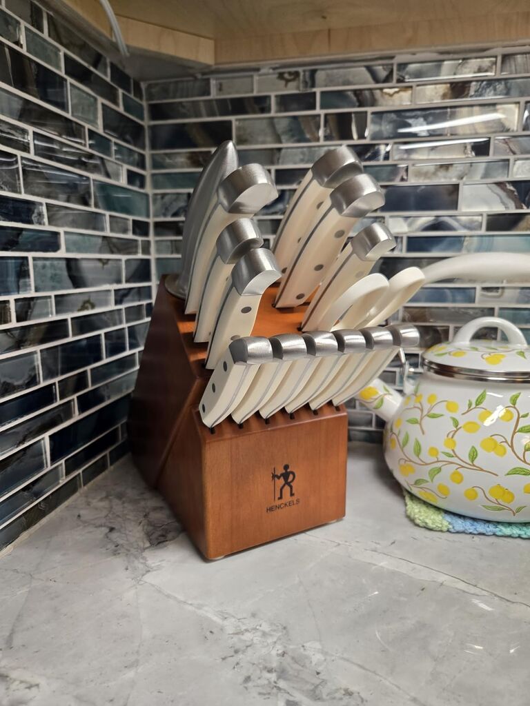 Henckels Statement 15-Pc Knife Block Set, Razor-Sharp, German Engineered | Informed by 100+ Years of Mastery. Dishwasher safe, Comfortable Grip Ideal for Everyday Cooking. High Quality Stainless Steel customer photo 1