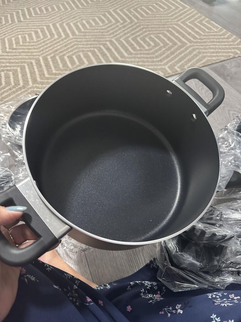 Amazon Basics Non-Stick Kitchen Cookware 15-Piece Set with Stay-Cool Handles, Even Heating, Non-Induction, Includes Pots, Pans, and Utensils, Black customer photo 2