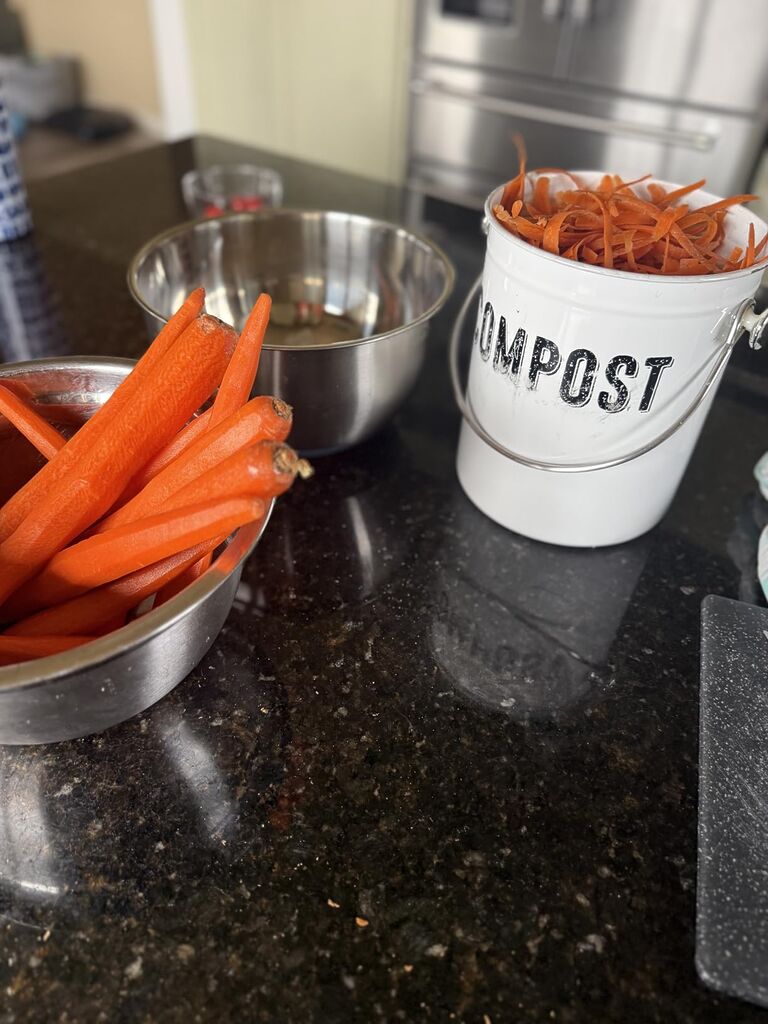 Granrosi Compost Bin Kitchen Counter, 1.3 Gallon Stainless Steel Countertop Composter Pail with Lid, Farmhouse Indoor Compost Bucket, Rust-Free Counter Top Bin with 3 Charcoal Filters, White Oval customer photo 1