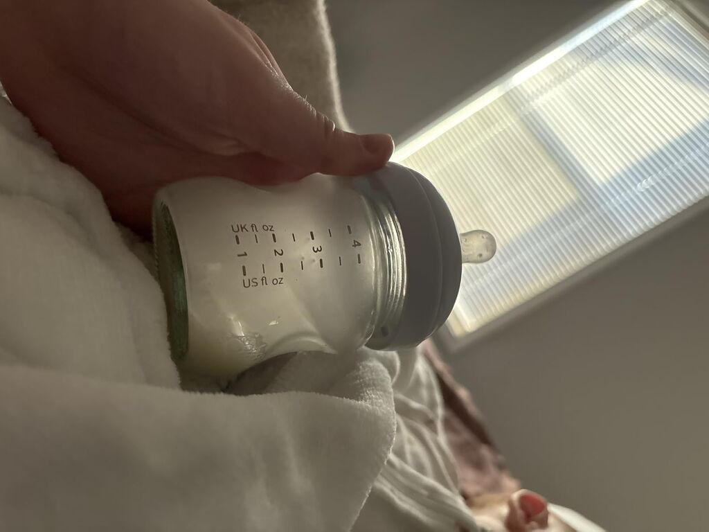 Philips Avent Natural Glass Baby Bottles, Slow Flow, 4 oz, BPA-Free, 4-Pack | Borosilicate Glass, Baby-Controlled Flow, No-Drip Design, Reduces Colic and Gas with Anti-Colic Valve, SCY910/04 customer photo 2