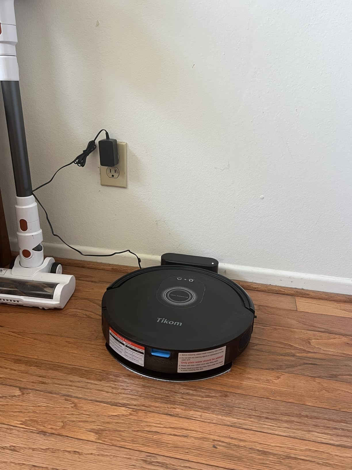 Tikom Robot Vacuum and Mop Combo, 5000Pa Robotic Vacuum Cleaner, 150 Min Max, App & Remote Control, Ideal for Hard Floor, Carpet, Pet Hair, Self-Charge (G8000 Max) customer photo 2