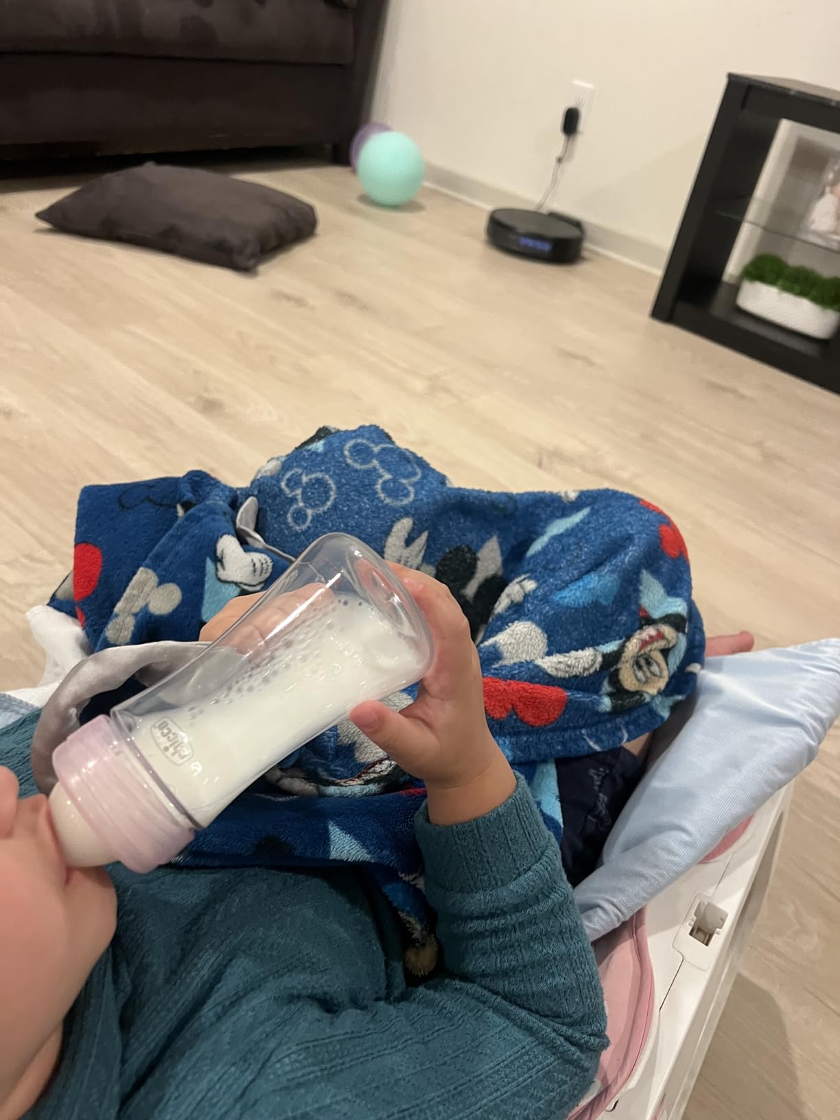 Chicco Duo Hybrid Baby Bottles, Glass Inside, Plastic Outside, 9oz, 2 Pack | Anti-colic Intui-Latch nipple, slow flow 0m+, BPA-free, made in USA, neutral color, dishwasher safe, lightweight shell customer photo 1