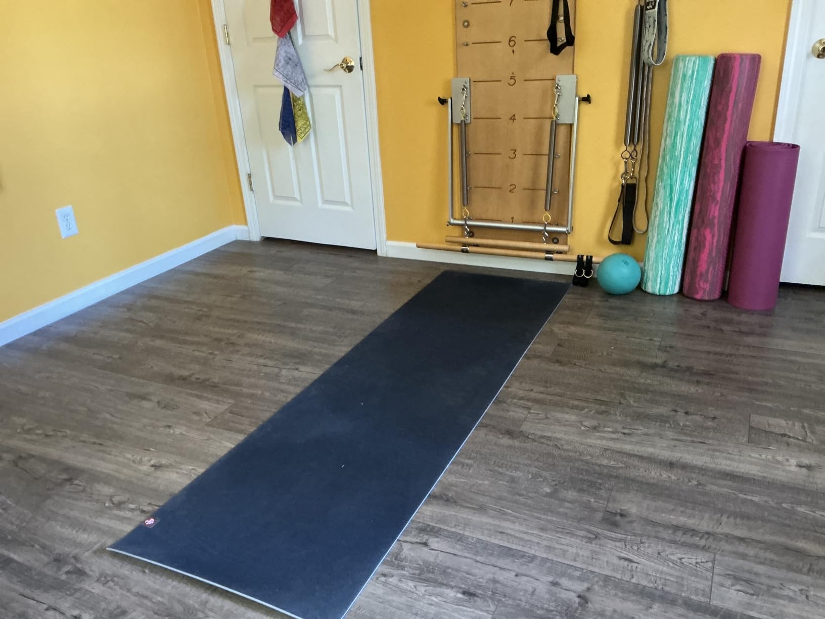 Manduka eKO Yoga Mat - Natural Rubber | Eco-Friendly | Soft Textured Surface| Natural Next-to-Skin Feel customer photo 1