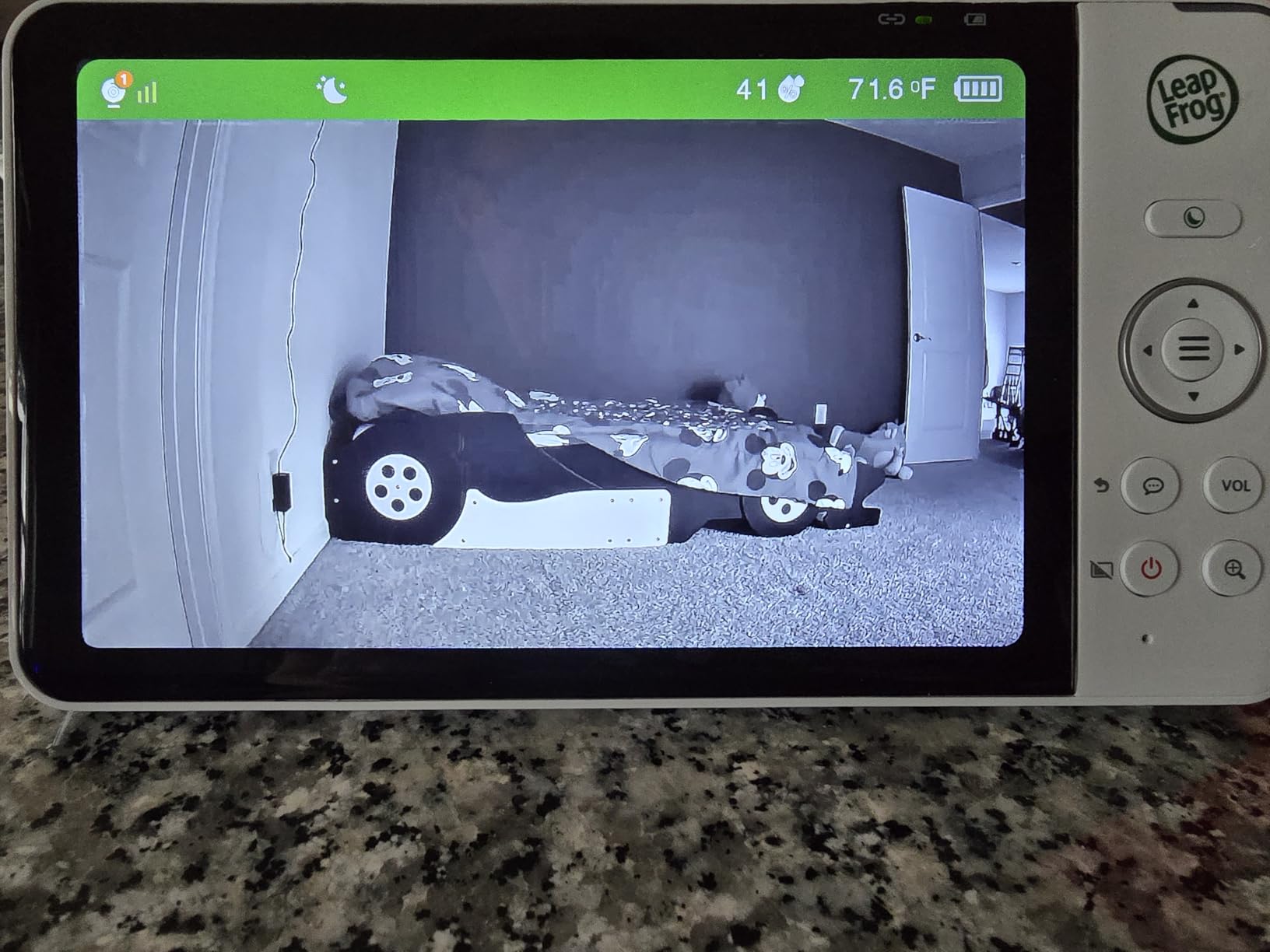 LeapFrog Baby Monitor LF2423, No WiFi, IPS Screen, White customer photo 1